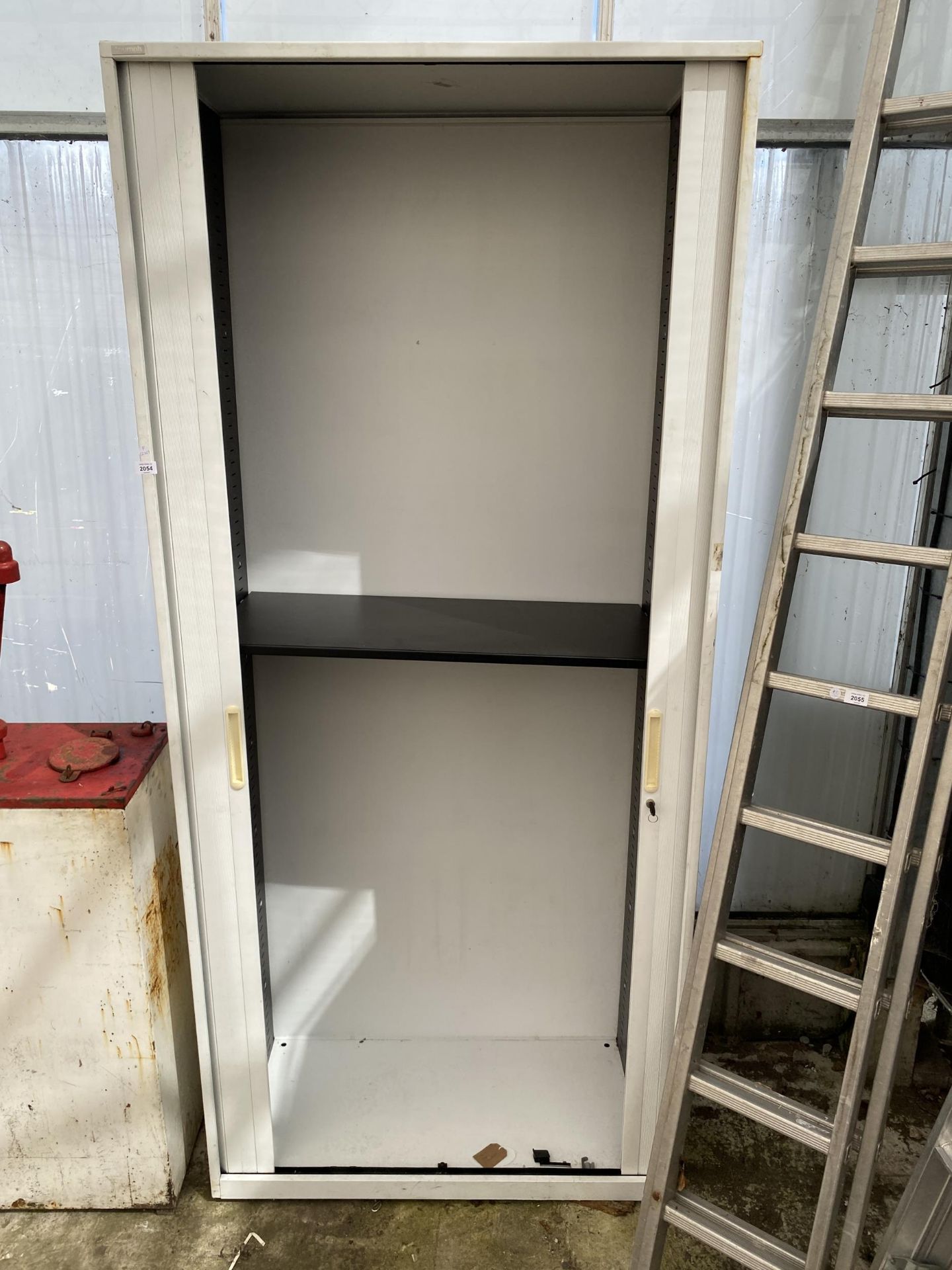 A WHITE METAL STORAGE CABINET WITH A TAMBOURED DOOR AND KEY - Image 2 of 4