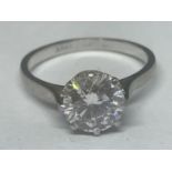 A SINGLE STONE DIAMOND SOLITAIRE RING. APPROXIMATELY 2.5 CARAT MOUNTED ON 18 CARAT WHITE GOLD.