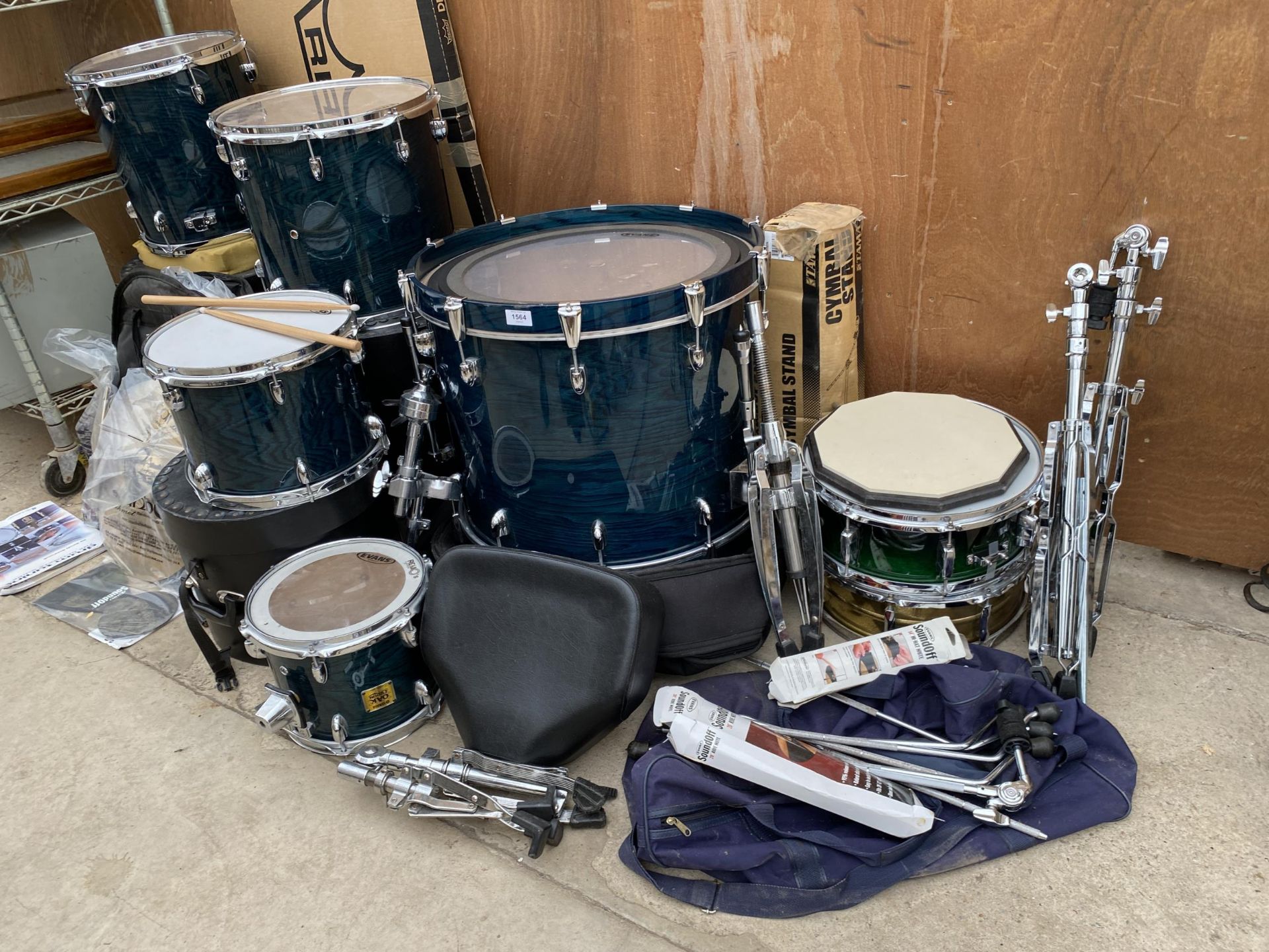 A YAMAHA OYSTER GREEN OAK CUSTOM MADE SET OF DRUMS IN EXCELLENT UNMARKED CONDITION. FROM JAPAN