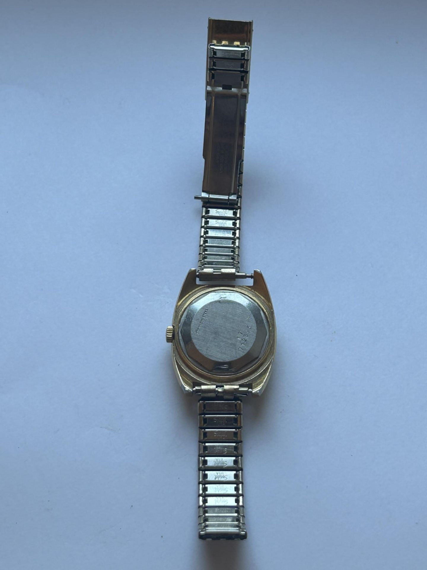 A LONGINES LADIES GOLD PLATED AUTOMATIC WRIST WATCH WITH DATE APERTURE, CASE WIDTH 25MM, STRAP A/ - Bild 4 aus 5