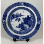 A 19TH CENTURY CHINESE BLUE AND WHITE PORCELAIN DISH, DIAMETER 22CM