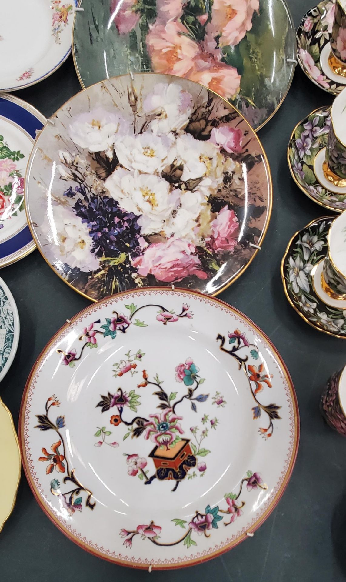 EIGHT ROYAL LBERT 'PROVINCIAL FLOWERS' CUPS AND SIX SAUCERS, CABINET PLATES TO INCLUDE ROYAL - Bild 2 aus 4