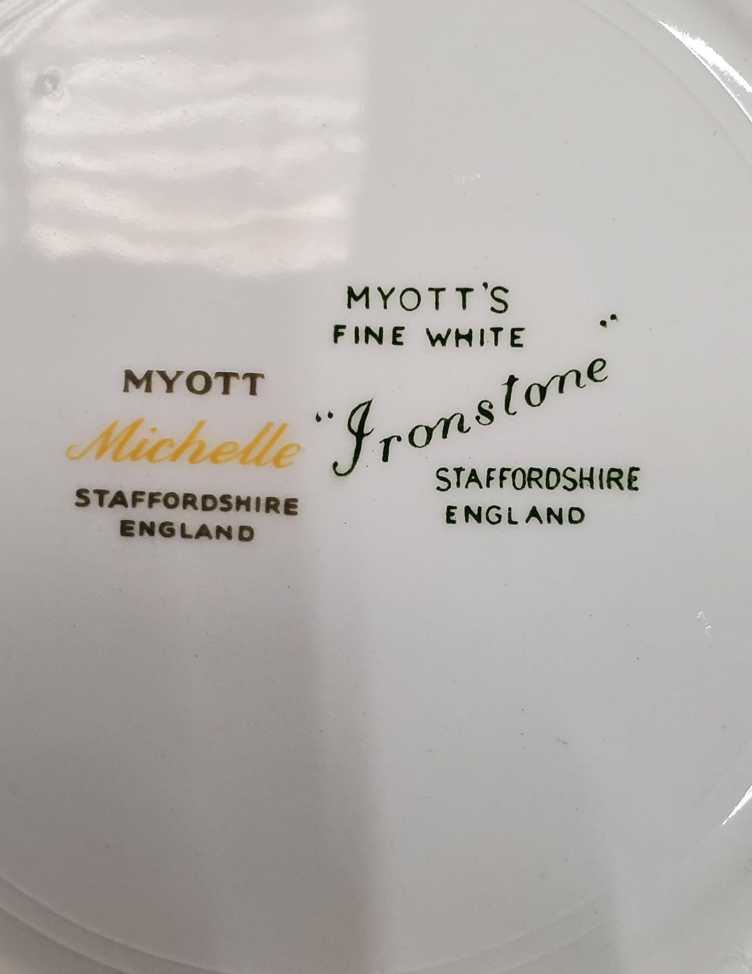 A QUANTITY OF VINTAGE MYOTT 'MICHELLE' RETRO DINNERWARE TO INCLUDE SERVING DISHES, PLATES, ETC - Image 2 of 2