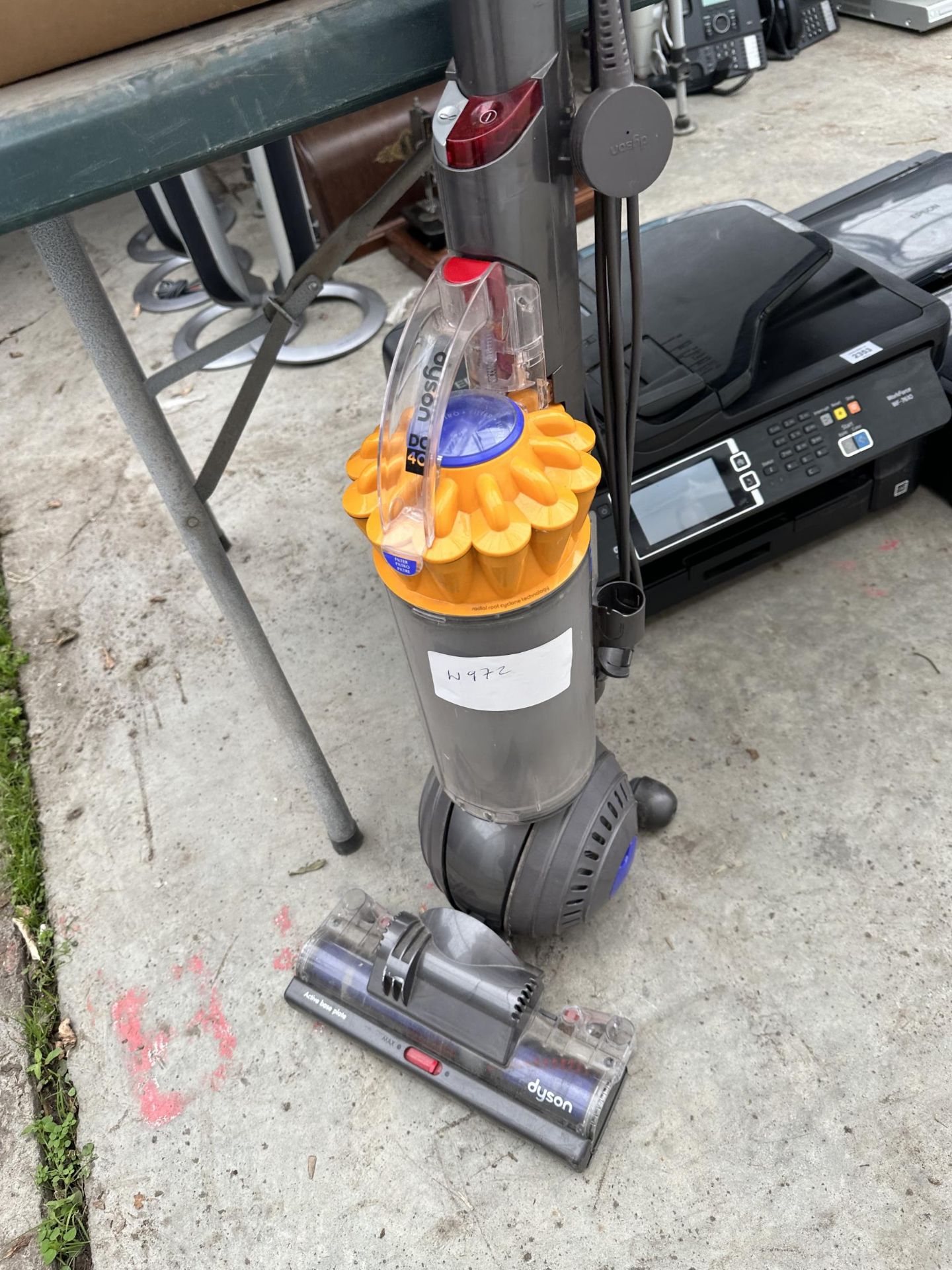 A DYSON DC40 VACUUM CLEANER - Image 2 of 3