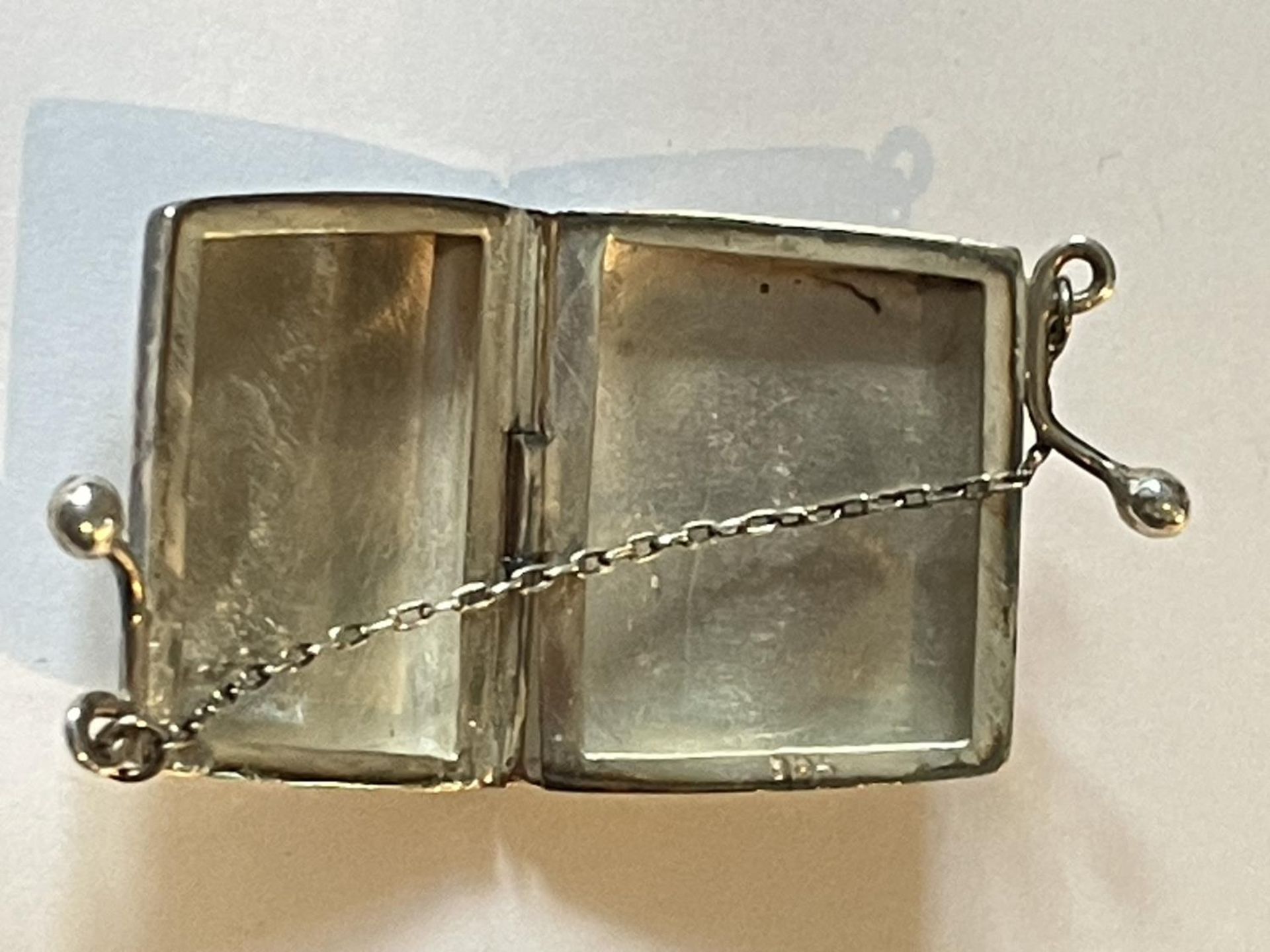 A SILVER PURSE - Image 3 of 4