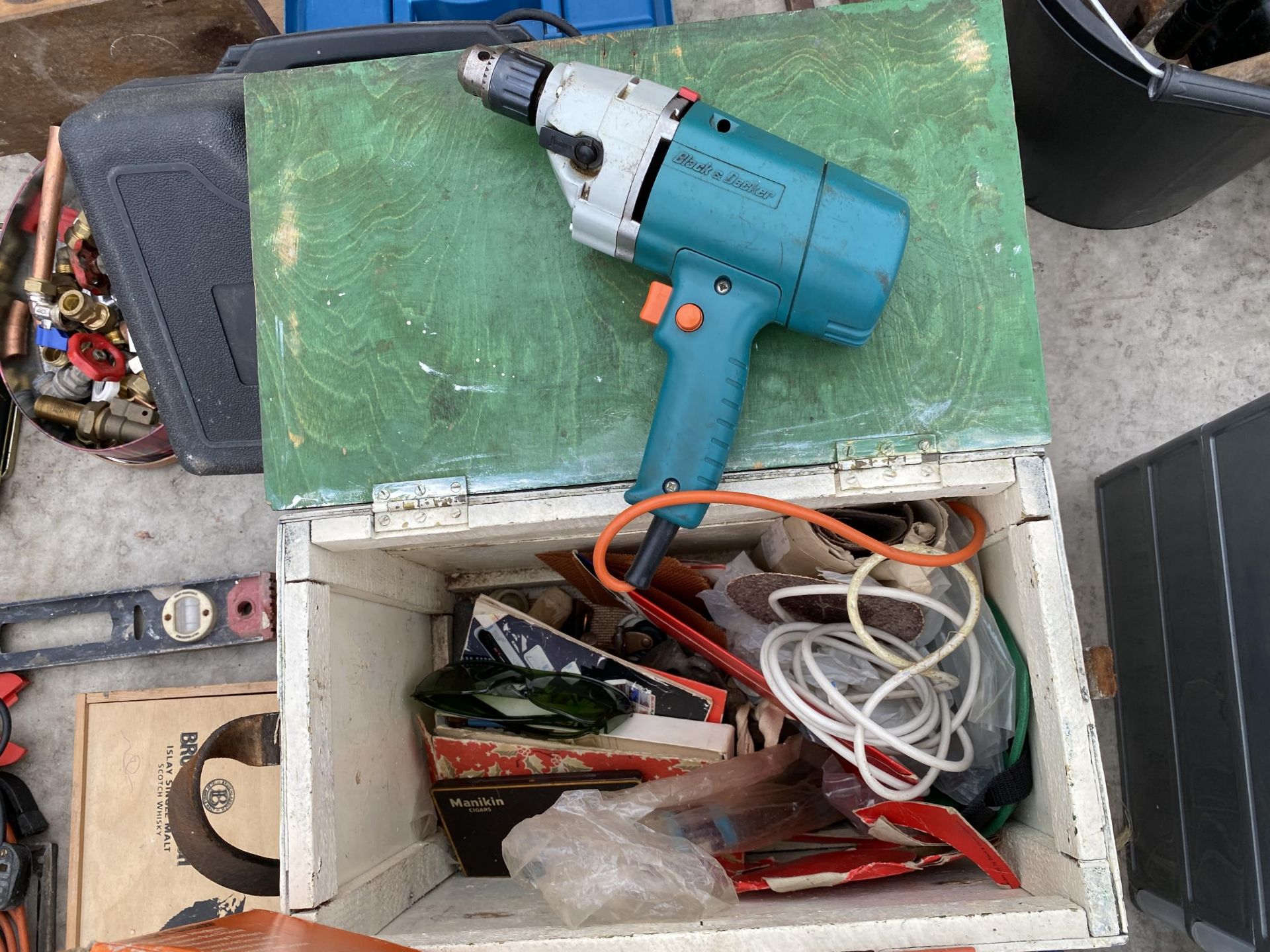 TWO TOOL BOXES CONTAINING VARIOUS TOOLS TO INCLUDE STILSENS, PLIERS AND A HAMMER ETC - Image 3 of 8