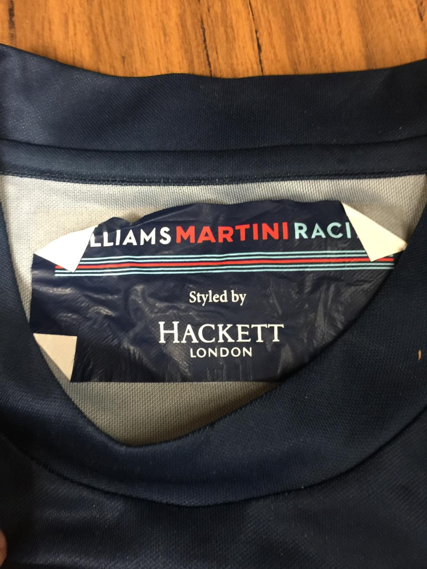A WILLIAMS MARTINI RACING SHIRT BY HACKETT, LONDON SIZE 14 PLUS A CERAMIC LABATT'S CANON 'NIGEL - Bild 3 aus 4