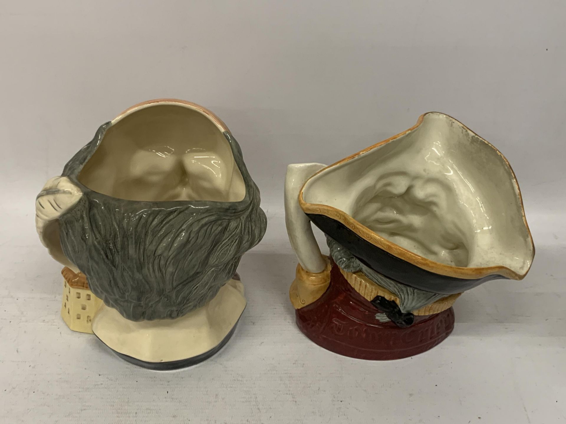 TWO ROYAL DOULTON CHARACTER JUGS - 'WILLIAM SHAKESPEARE' (SECONDS) & 'TOWN CRIER' - Bild 2 aus 4