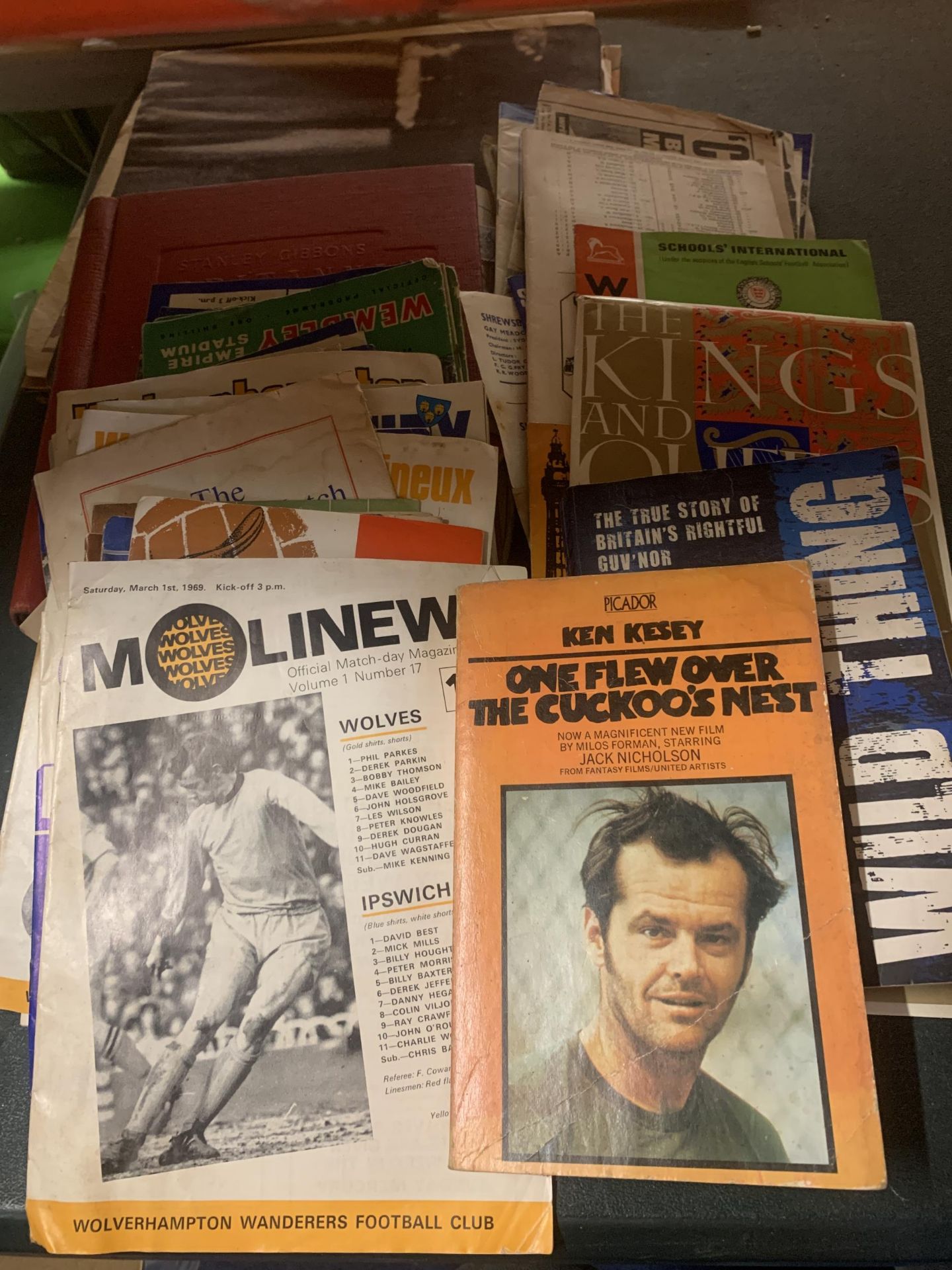 A COLLECTION OF VINTAGE MAGAZINES, FOOTBALL PROGRAMMES ETC