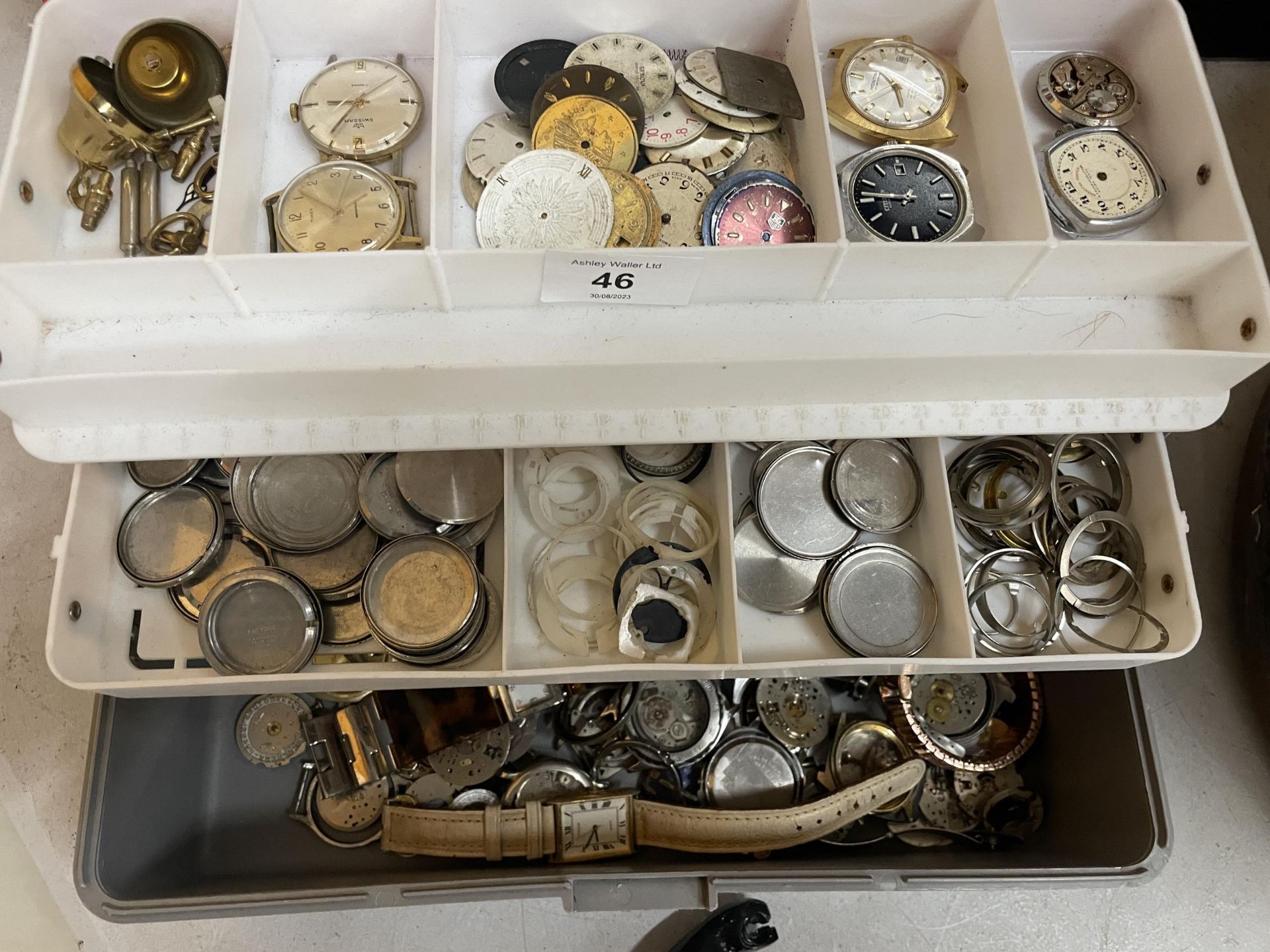 A BOX OF ASSORTED WATCHES AND WATCH PARTS ETC - Image 3 of 3