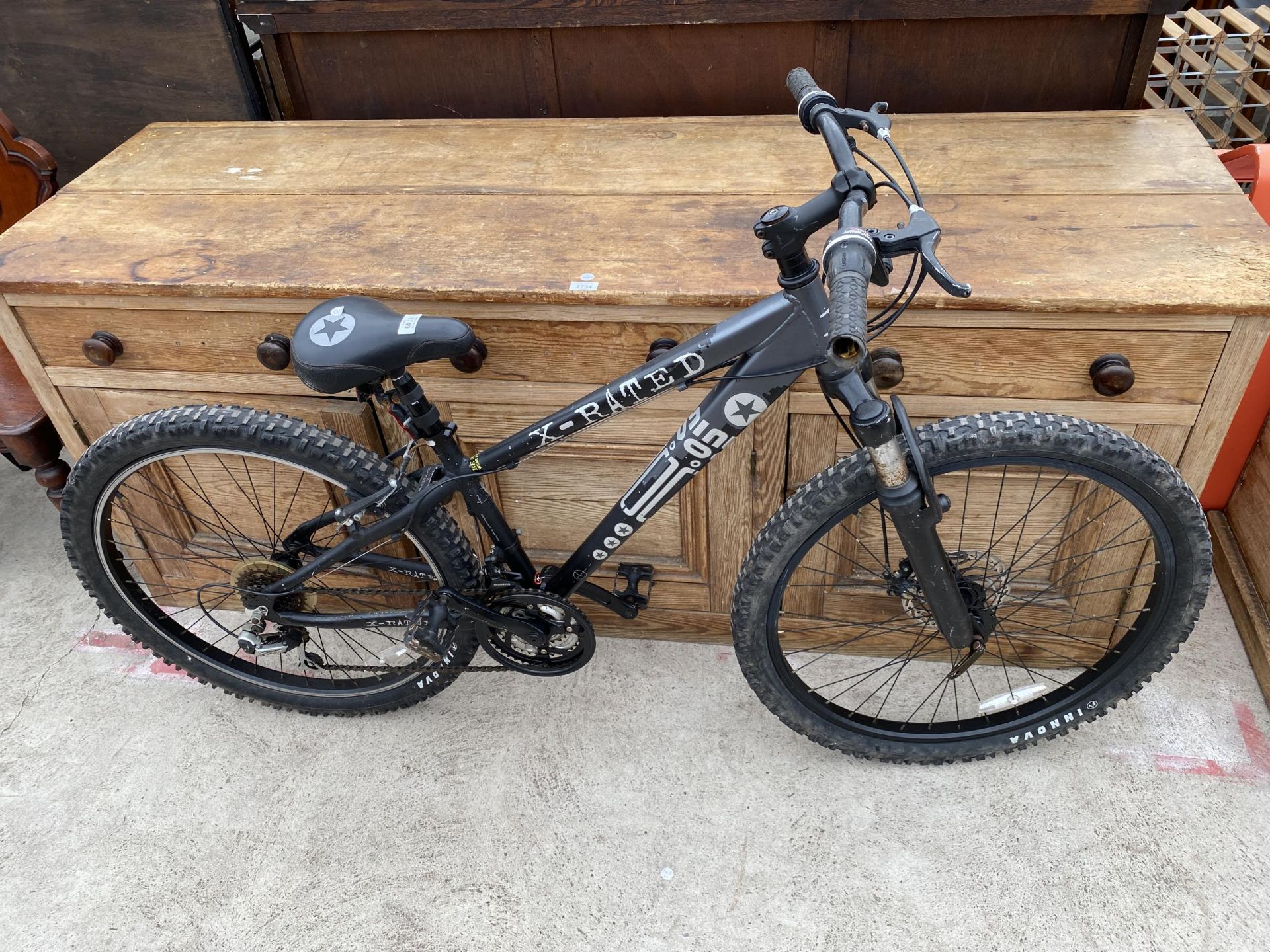 A GENTS X-RATED BIKE WITH LARGE TYRES AND 21 SPEED GEAR SYSTEM