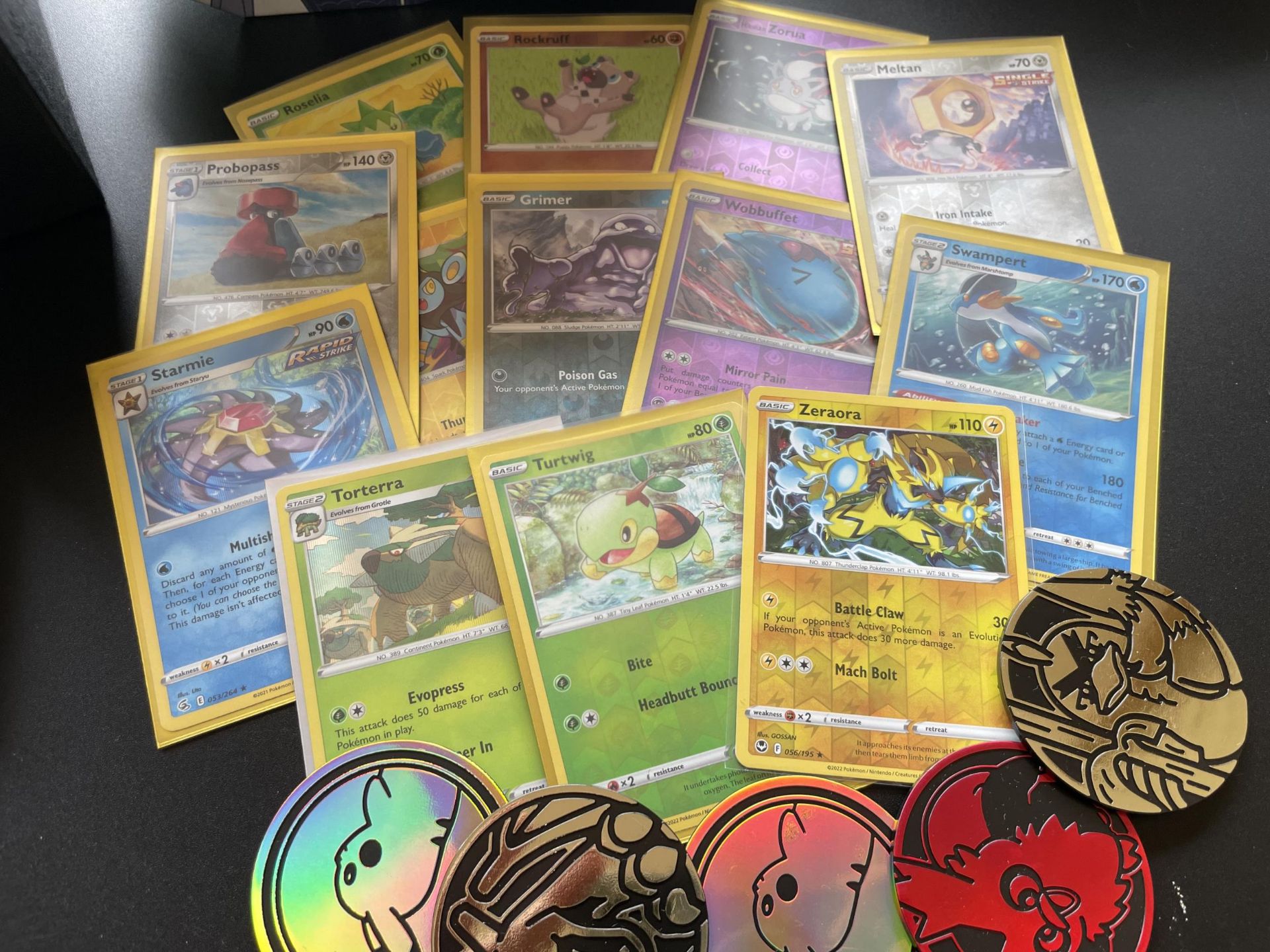 A TRAINER BOX OF ASSORTED POKEMON CARDS, GAME TOKENS, HOLOS ETC - Image 2 of 4