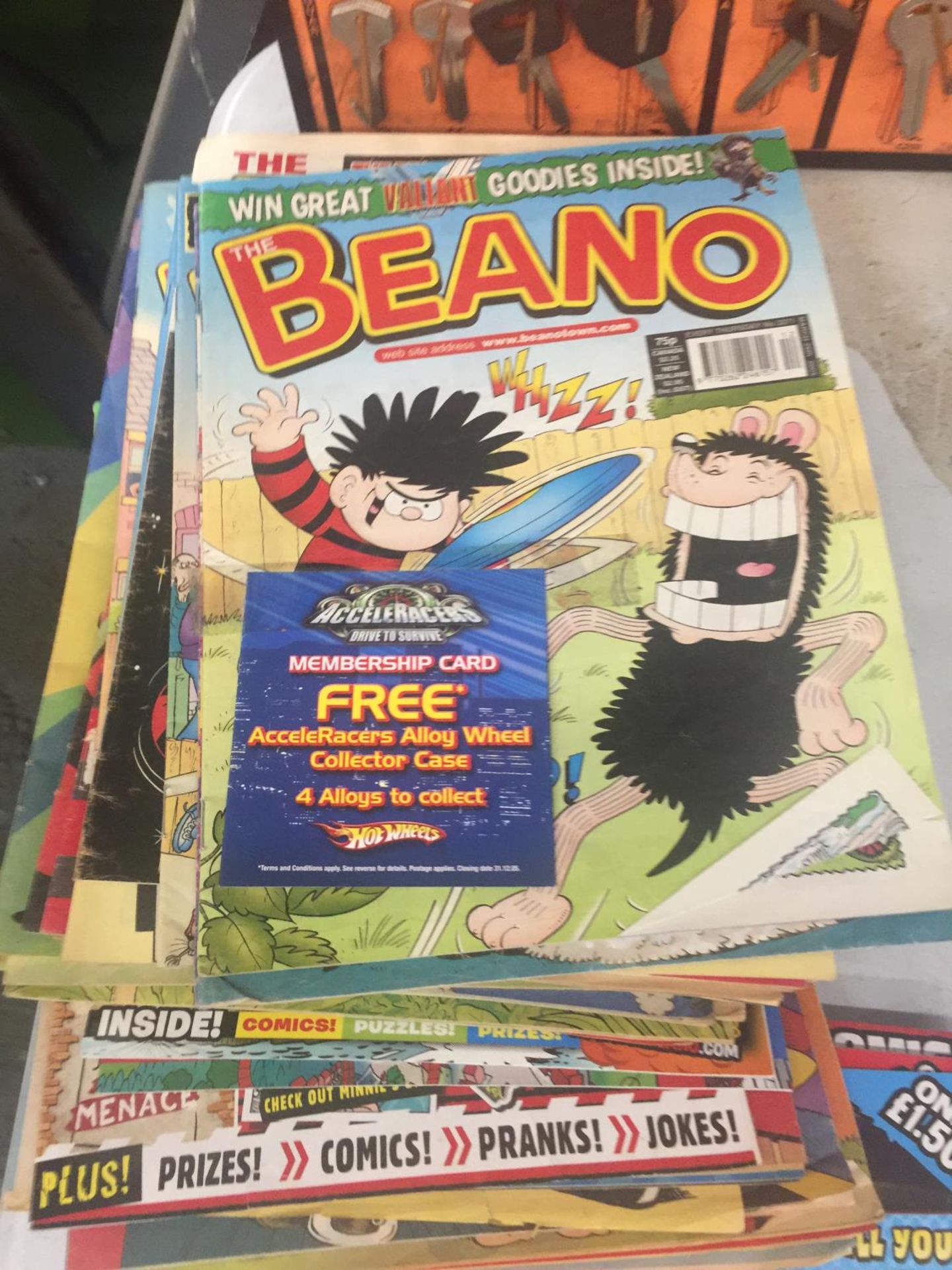 A LARGE COLLECTION OF THE DANDY AND BEANO COMICS - Bild 5 aus 5