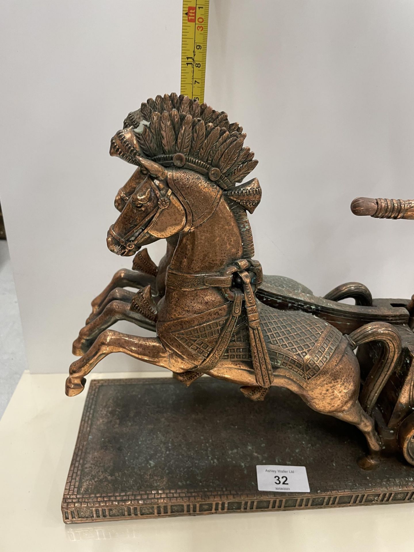 A COPPER EFFECT HORSE AND CHARIOT MODEL, HEIGHT 27CM - Bild 4 aus 4