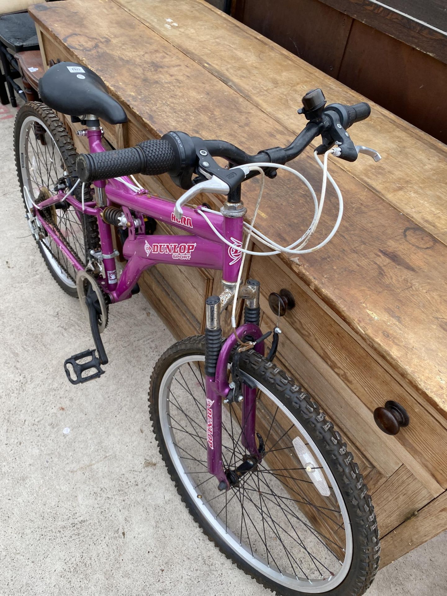 A LADIES DUNLOP HERA MOUNTAIN BIKE WITH FRONT AND REAR SUSPENSION AND 15 SPEED GEAR SYSTEM - Image 3 of 3