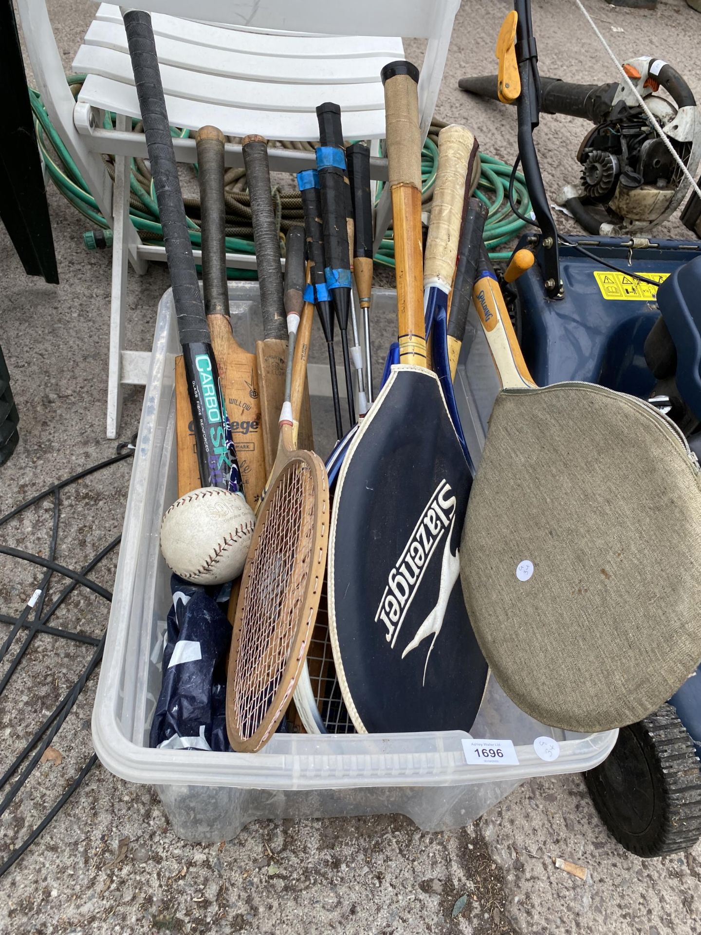 AN ASSORTMENT OF SPORTS EQUIPMENT TO INCLUDE CRICKET BATS AND TENNIS RACKETS ETC