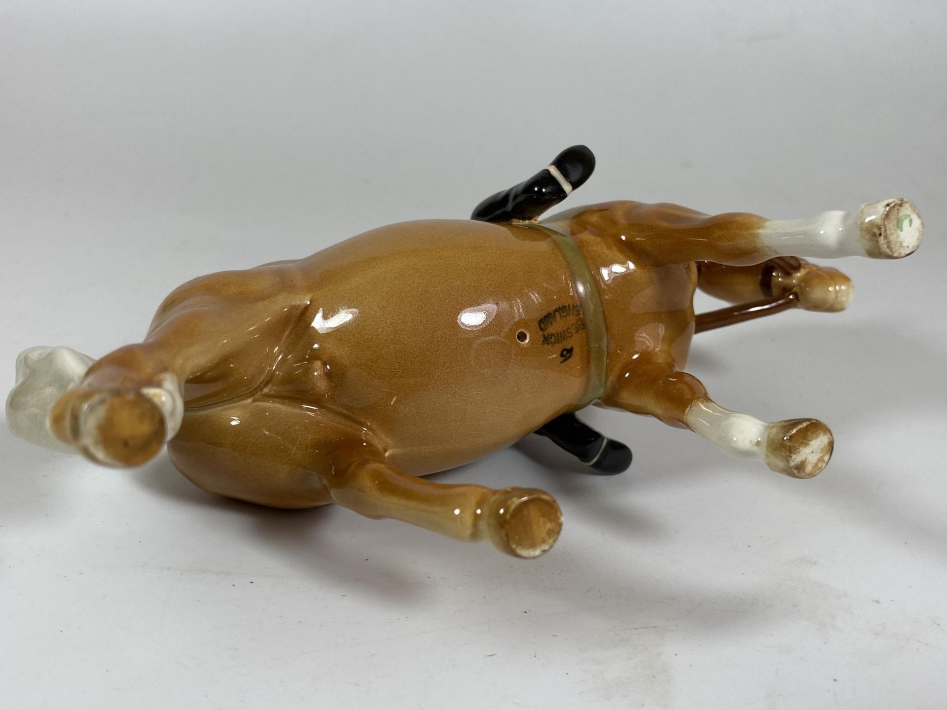 A BESWICK BOY ON PALOMINO PONY, MODEL NO. 1500, (HEAD RE-GLUED) ALSO FRONT LEG ALSO RE-GLUED - Image 4 of 5