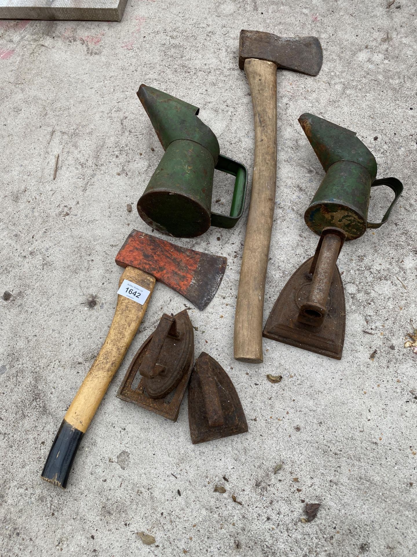 AN ASSORTMENT OF VINTAGE ITEMS TO INCLUDE TWO AXES, THREE FLAT IRONS AND TWO OIL JUGS ETC