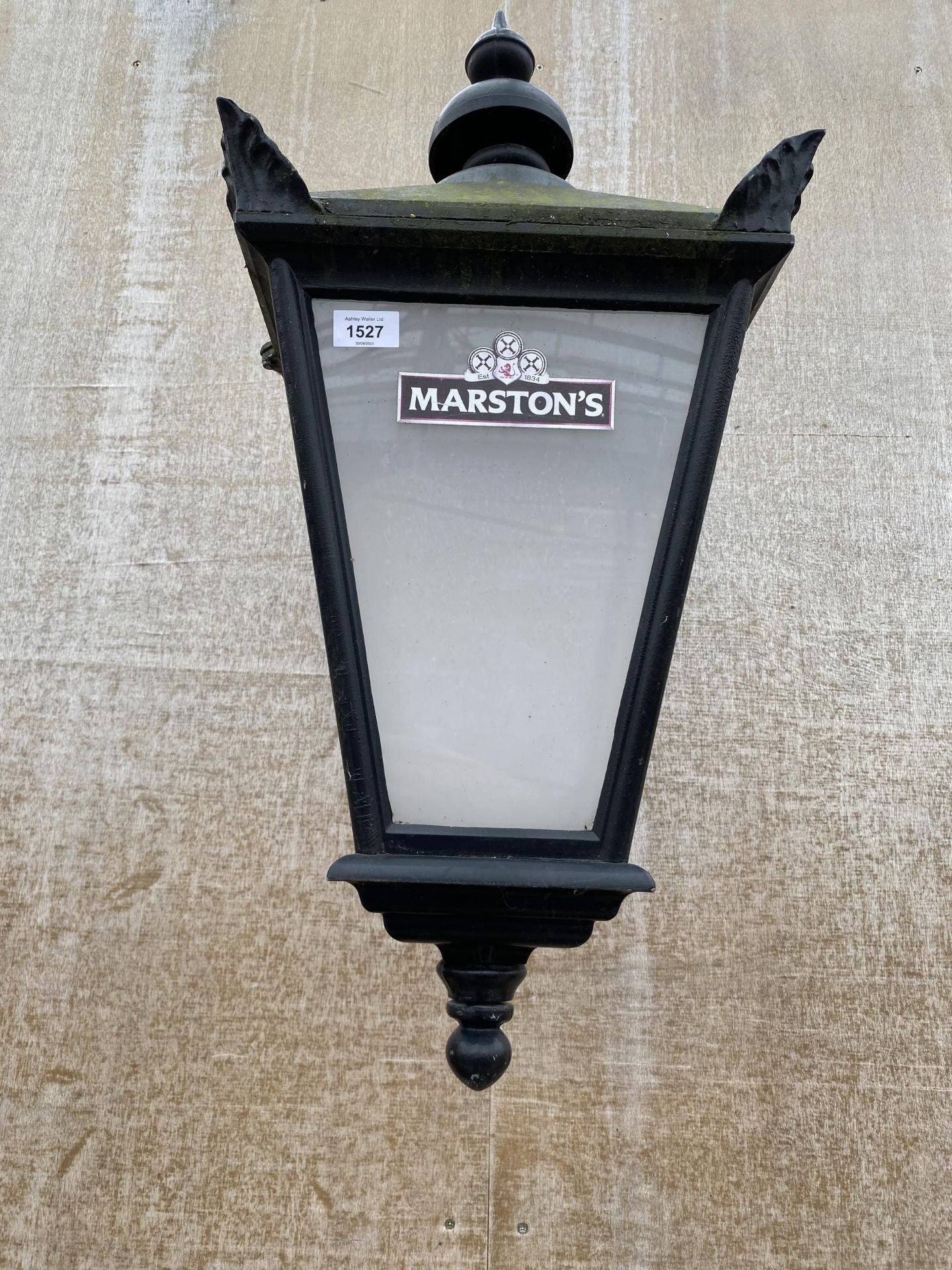 A 'MARSTONS' BREWERY COURTYARD LIGHT WITH BRACKET - Image 2 of 5