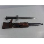 A MID 20TH CENTURY SWEDISH 1896 BAYONET AND SCABBARD, 21CM BLADE WITH FLAT SPRING TRAINING CLIP