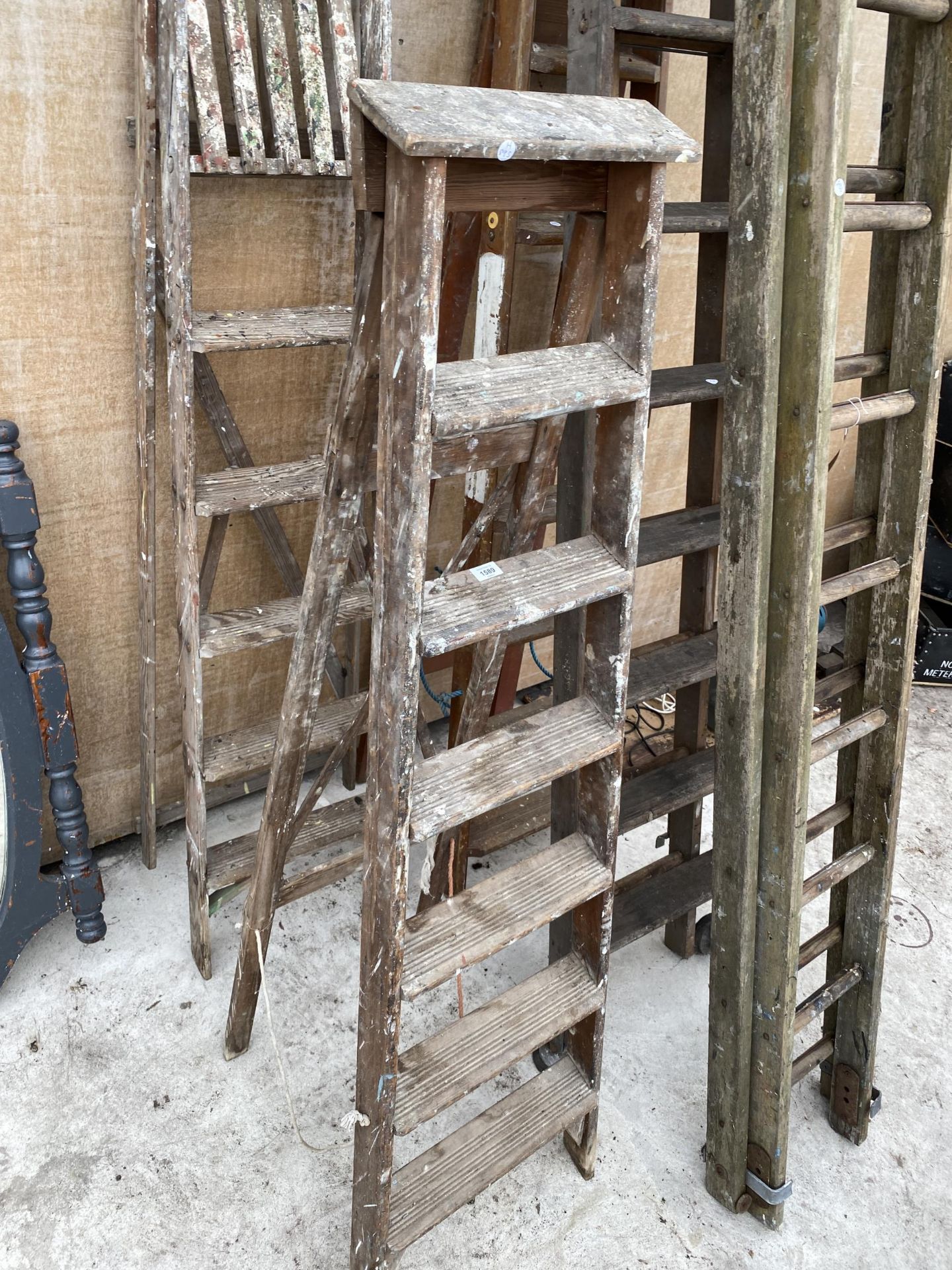 TWO VINTAGE WOODEN STEP LADDERS TO INCLUDE A SIX RUNG AND A FIVE RUNG - Image 3 of 3