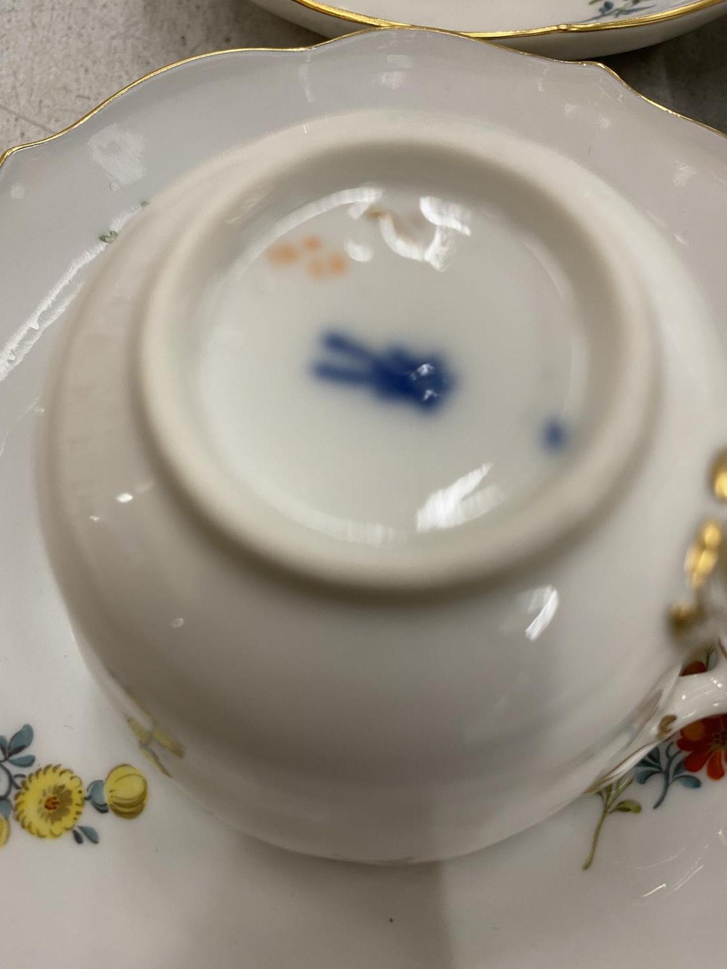 A VINTAGE CHINA TEASET WITH BLUE CROSSED SWORD MARK TO THE BASE (POSSIBLY MEISSEN) TO INCLUDE A - Image 6 of 8