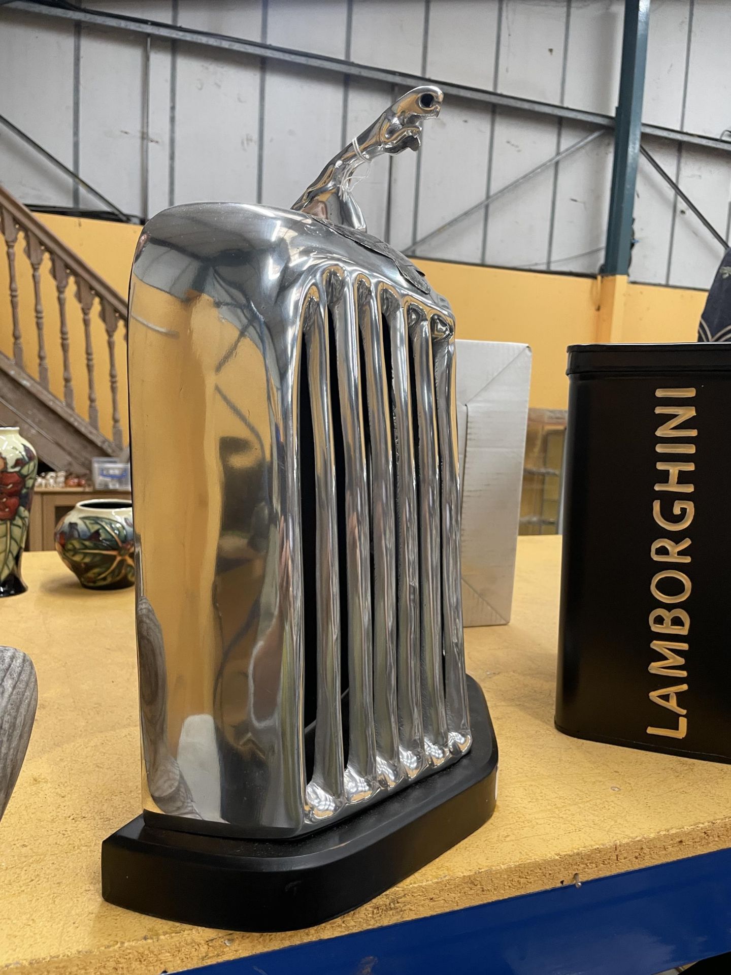 A CHROME STYLE JAGUAR RADIATOR ON BASE - Bild 2 aus 3