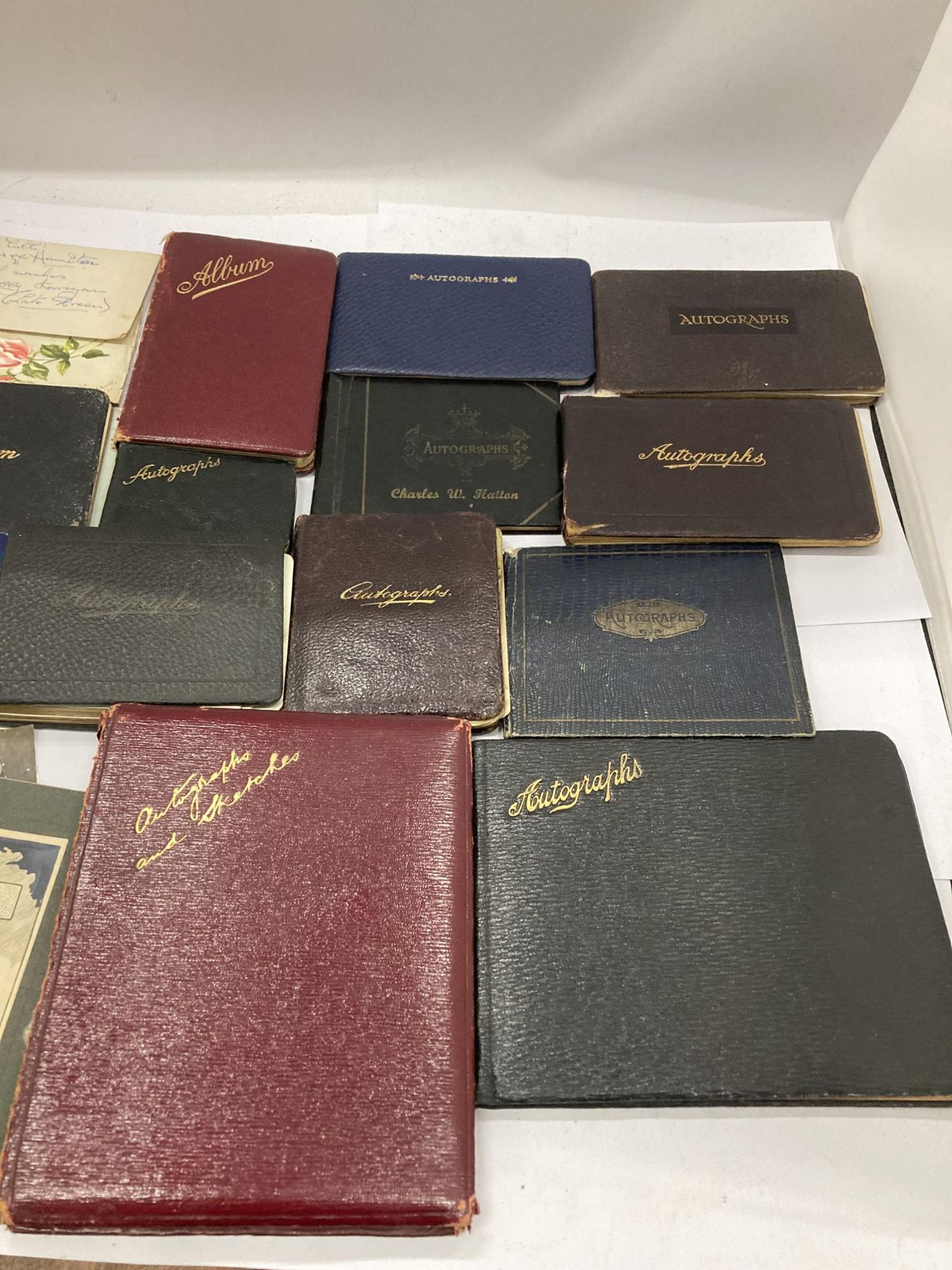 A LARGE COLLECTION OF VINTAGE LEATHER AUTOGRAPH BOOKS - Image 3 of 14