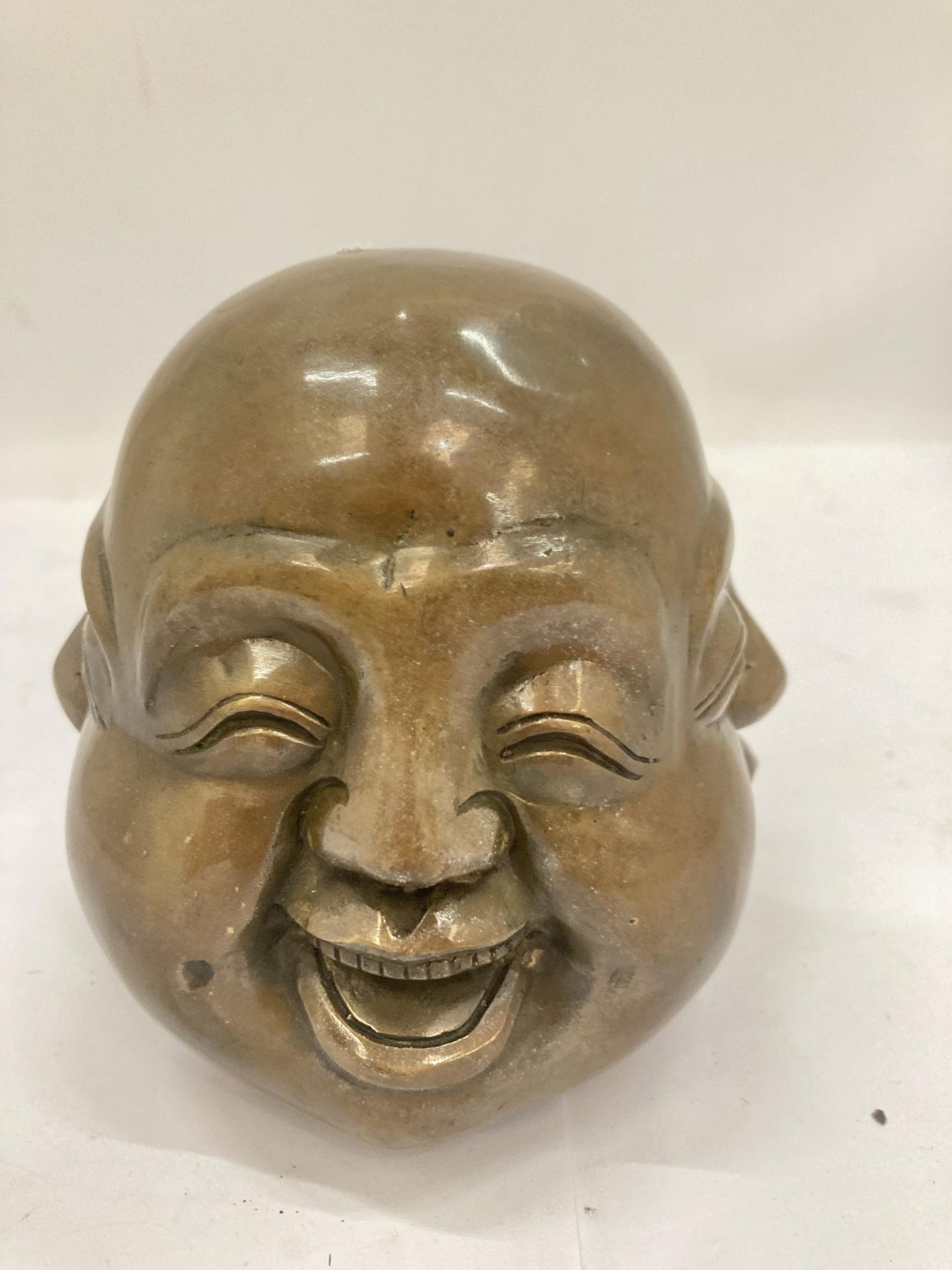 A BRASS FOUR FACED BUDDHA HEAD - Image 3 of 6