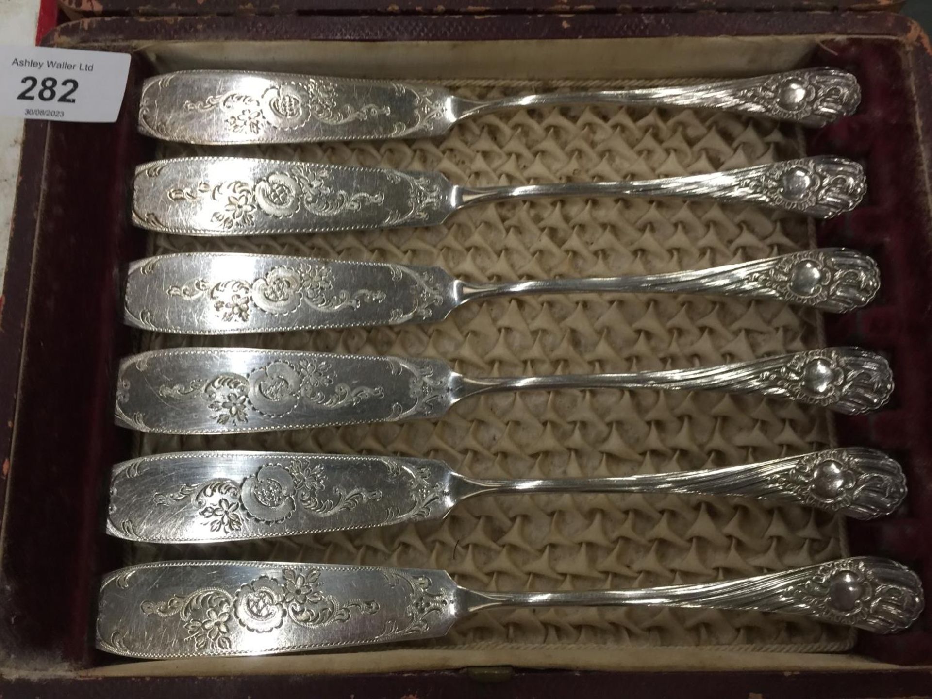 A VINTAGE BOX OF FISH KNIVES AND FORKS - Image 2 of 3