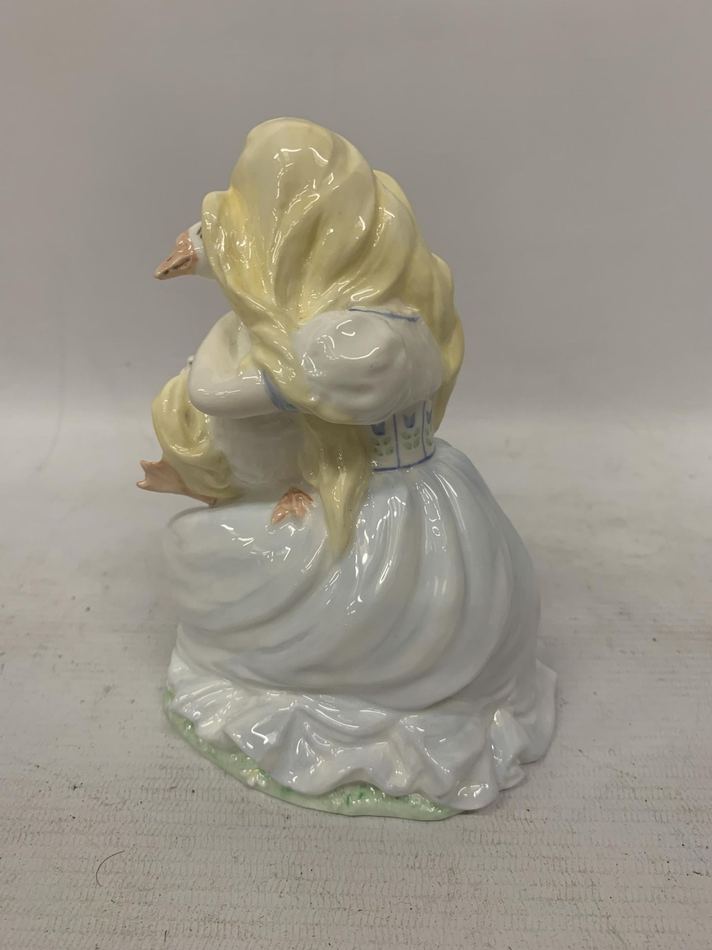 A COALPORT LIMITED EDITION 'THE GOOSE GIRL' FIGURE - Image 2 of 3