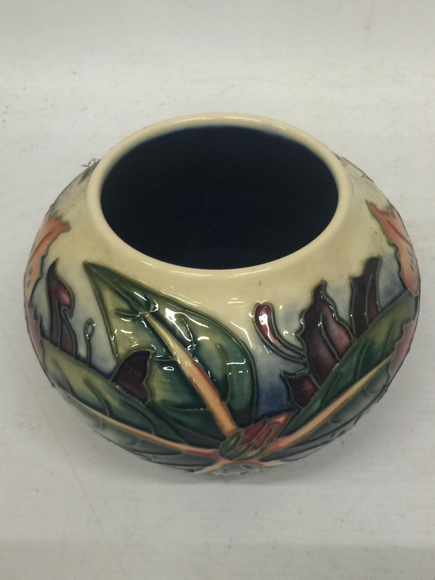 A MOORCROFT 'SIMEON' PATTERN VASE BY PHILIP GIBSON, SECONDS - Image 4 of 5