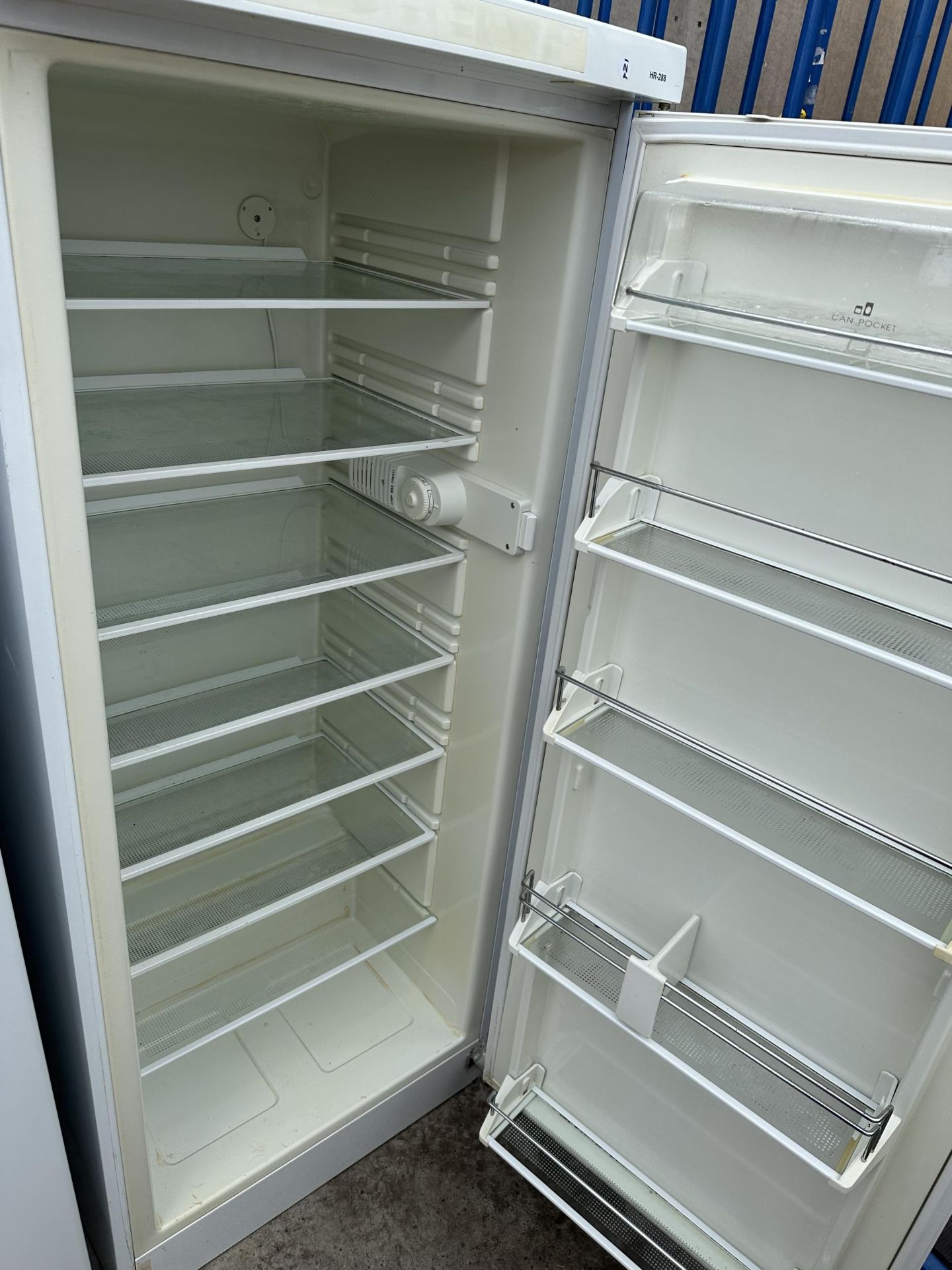 A WHITE HAIER UPRIGHT FRIDGE - Bild 2 aus 2