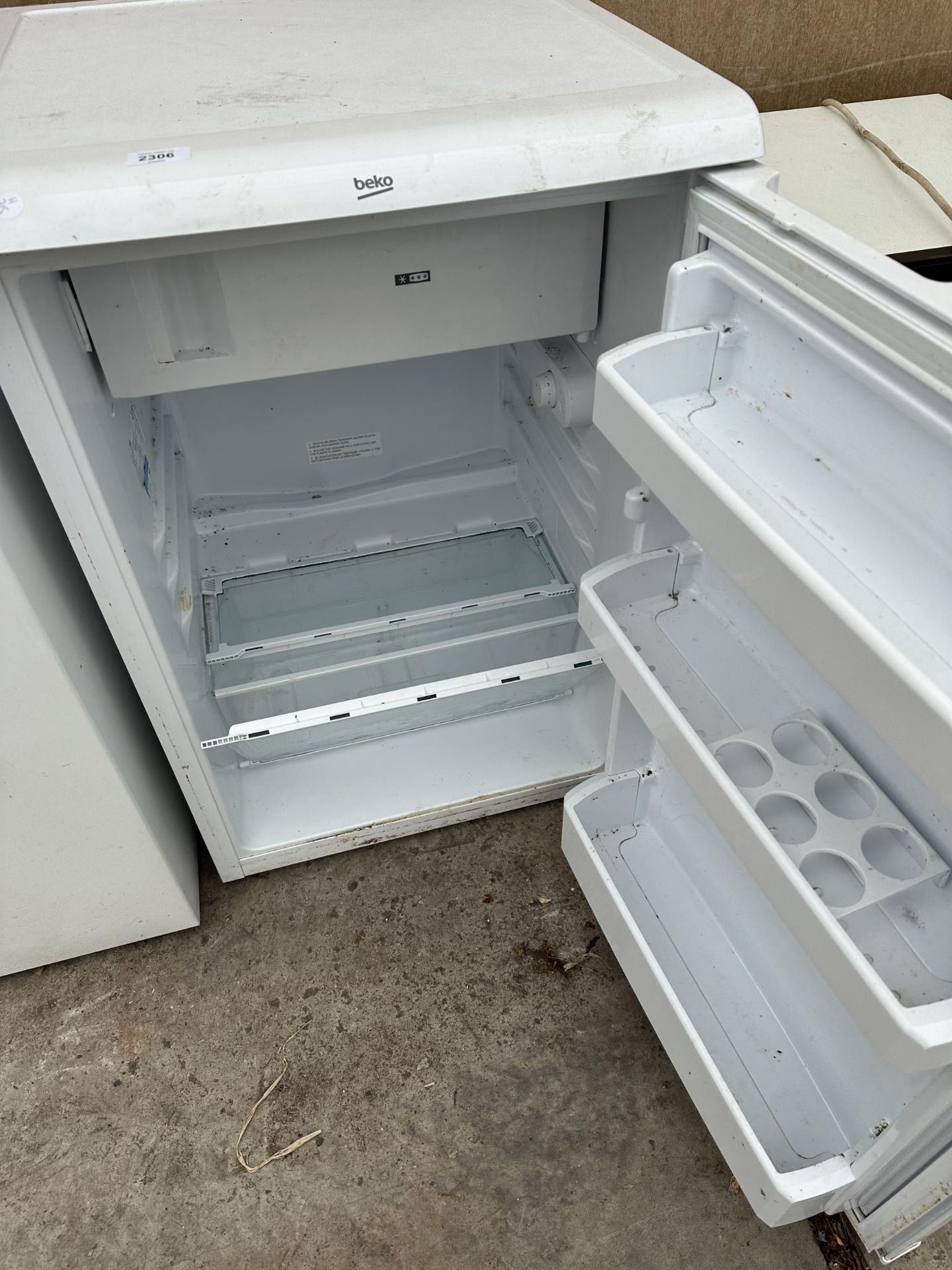 A WHITE BEKO UNDERCOUNTER FRIDGE - Image 2 of 2