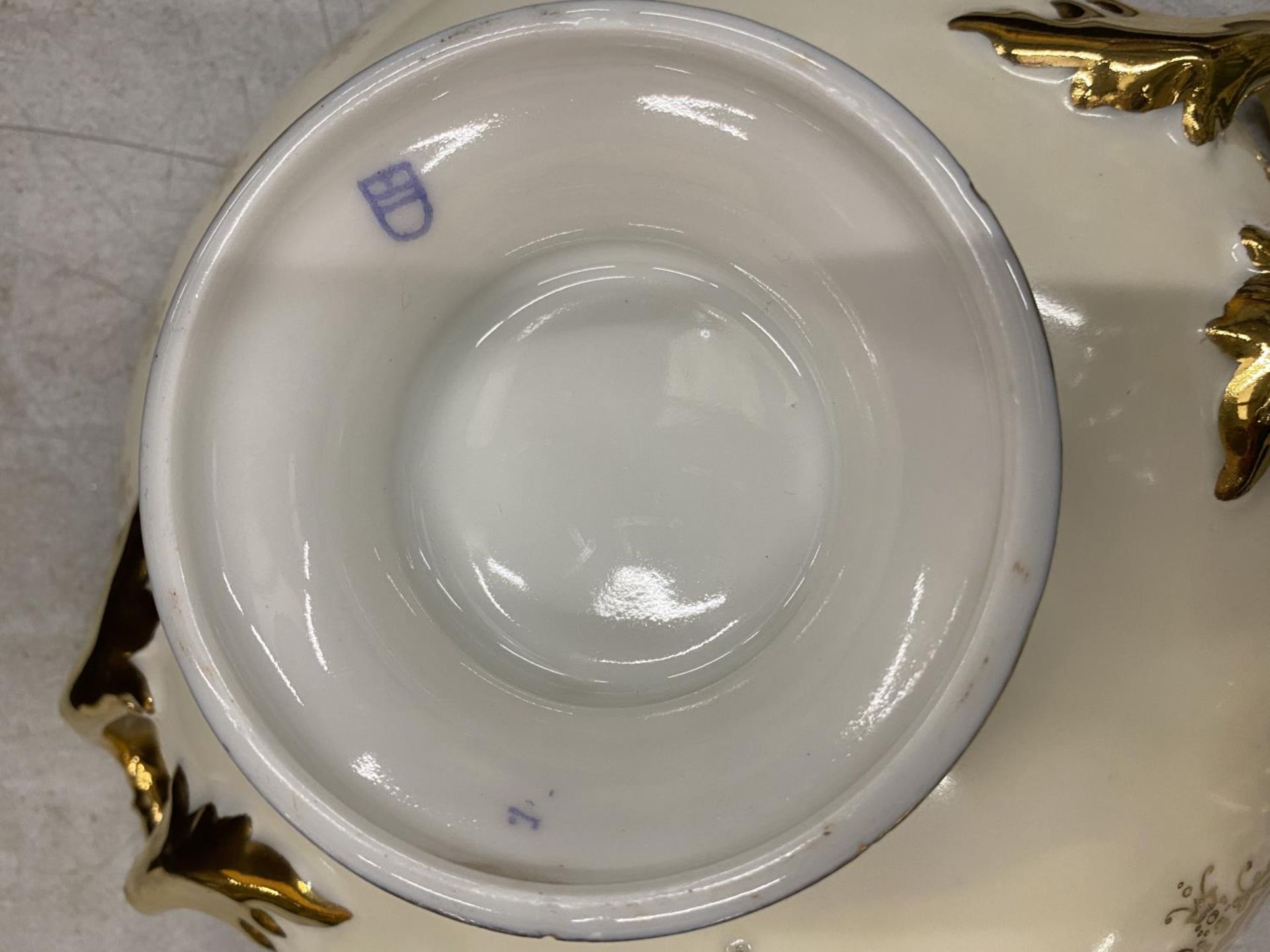 A VINTAGE CHINA TEASET WITH BLUE CROSSED SWORD MARK TO THE BASE (POSSIBLY MEISSEN) TO INCLUDE A - Image 3 of 8