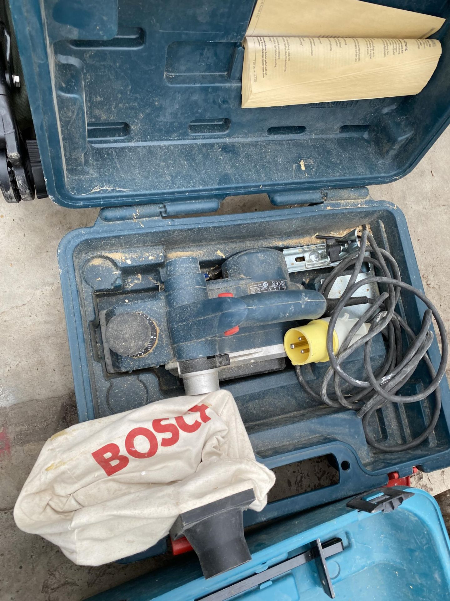 A BOSCH ELECTRIC WOOD PLANE AND A MAKITA 110V RIP SAW - Image 3 of 3