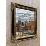 A DECORATIVE VINTAGE GILT FRAMED WALL MIRROR