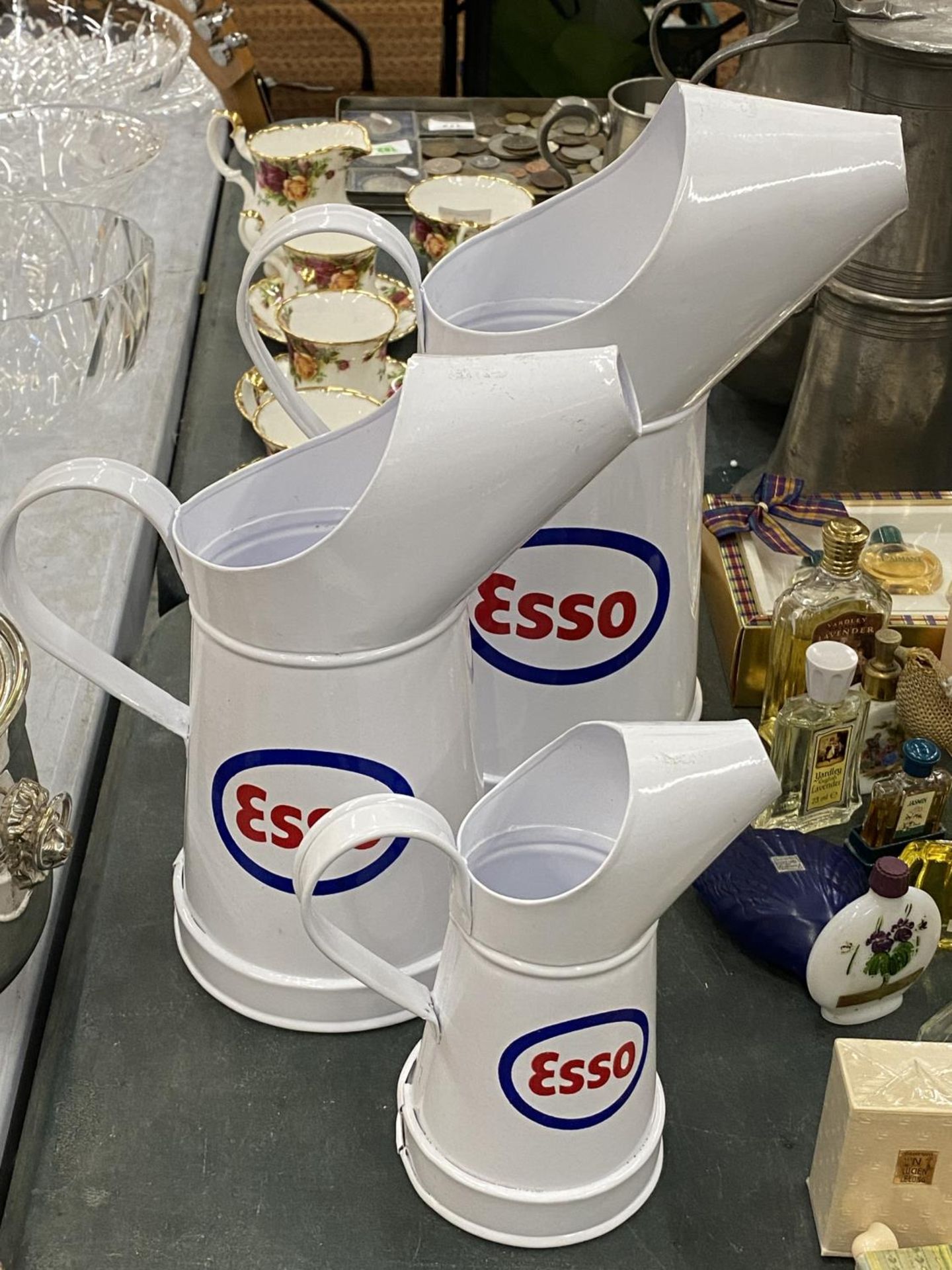 THREE GRADUATED 'ESSO' OIL CANS, HEIGHTS 29CM, 25CM AND 17CM