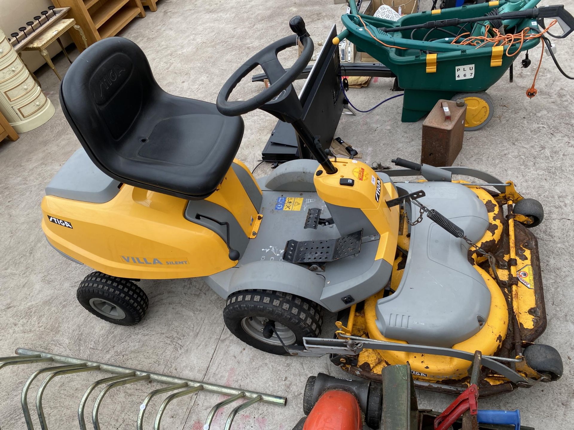 A STIGA RIDE ON LAWN MOWER WITH FRONT DECK AND KEY IN THE OFFICE - Image 2 of 7