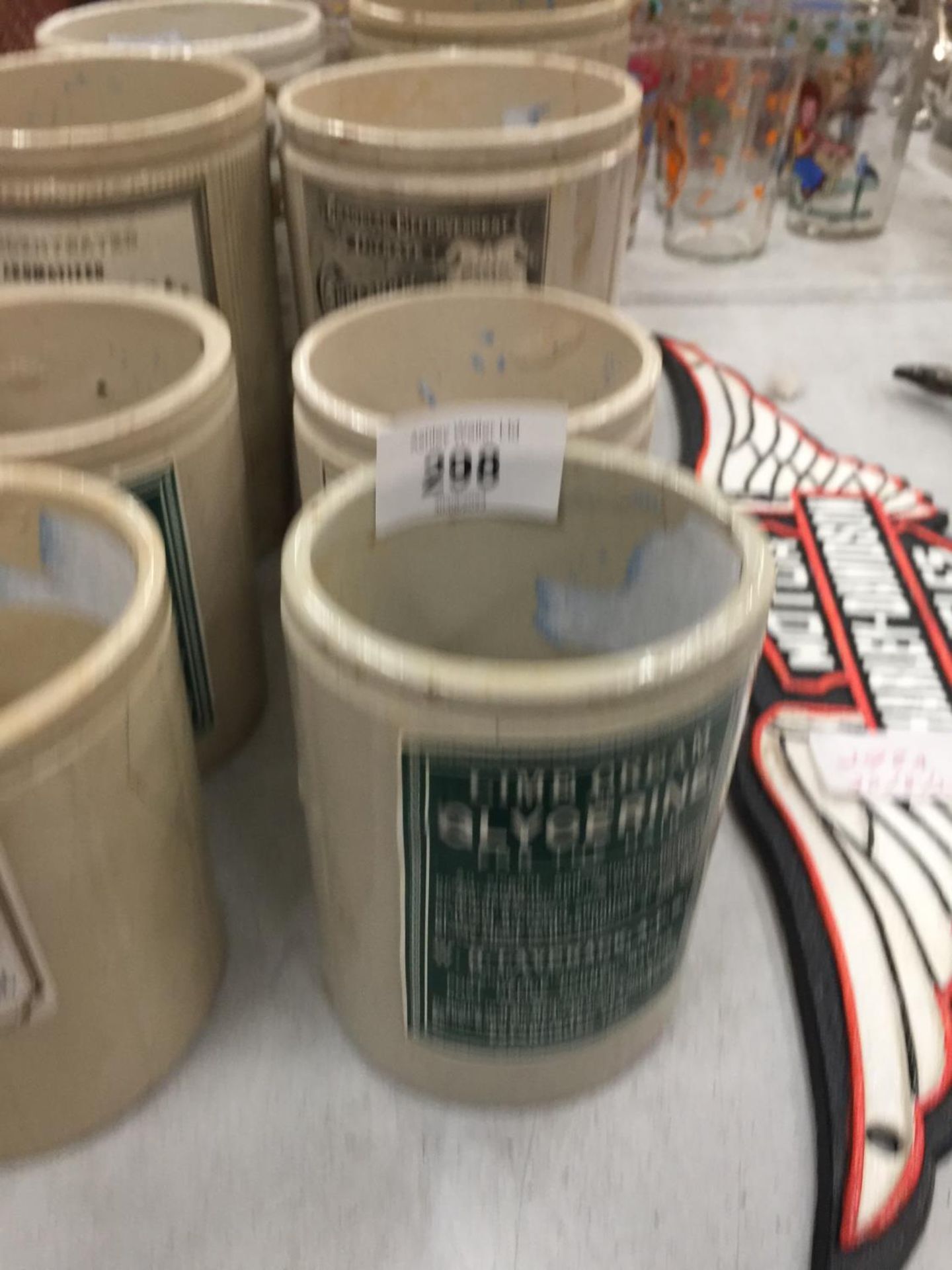 A QUANTITY OF ADVERTISING POTTERY JARS - Bild 3 aus 4