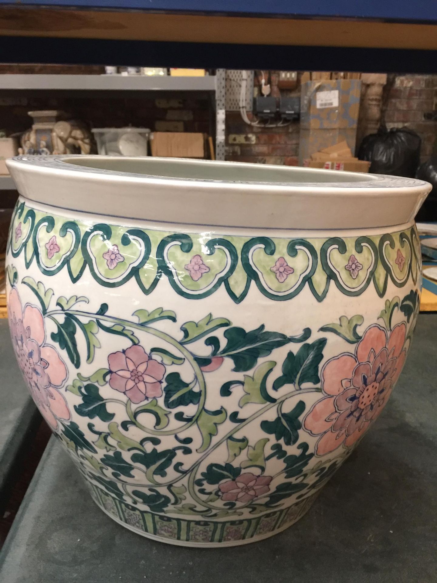 A VINTAGE ORIENTAL FLORAL DEISGN JARDINIERE