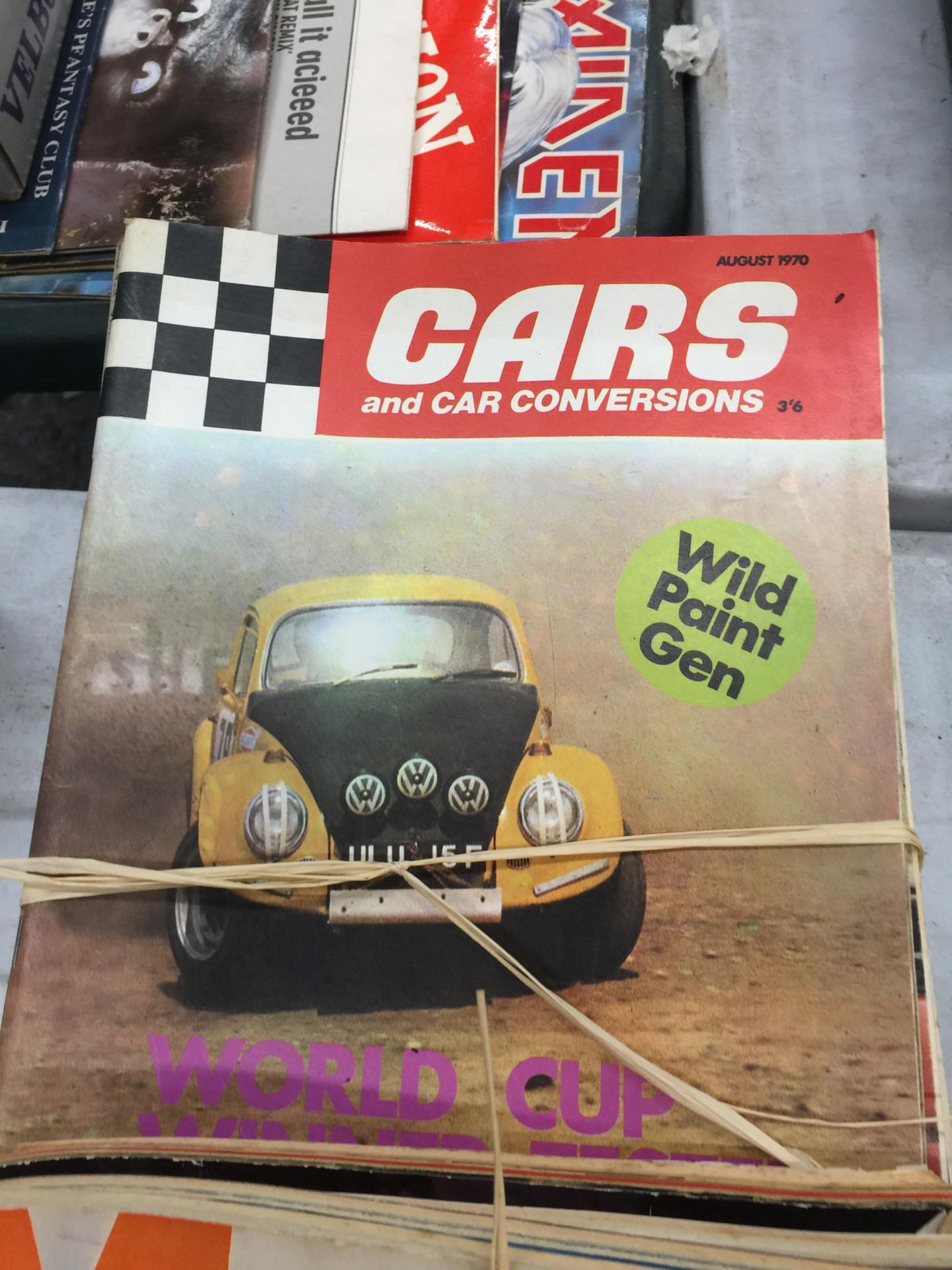 A COLLECTION OF VINTAGE 1960/1970S MOTOR & CAR MAGAZINES - Bild 2 aus 4