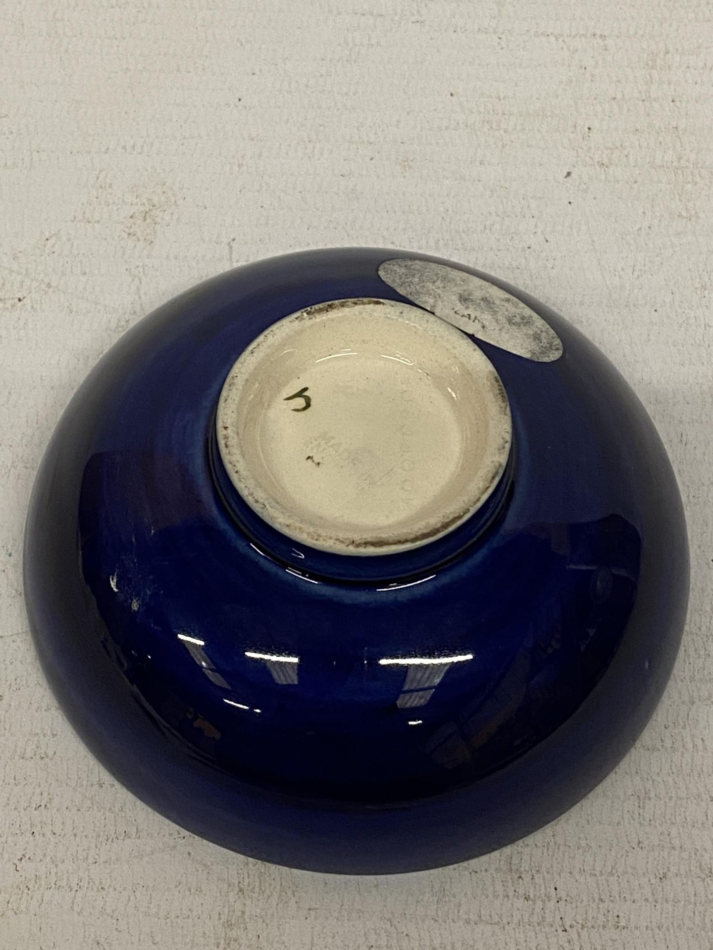 A MOORCROFT PINK MAGNOLIA PATTERN SMALL BOWL ON BLUE GROUND - Image 2 of 2