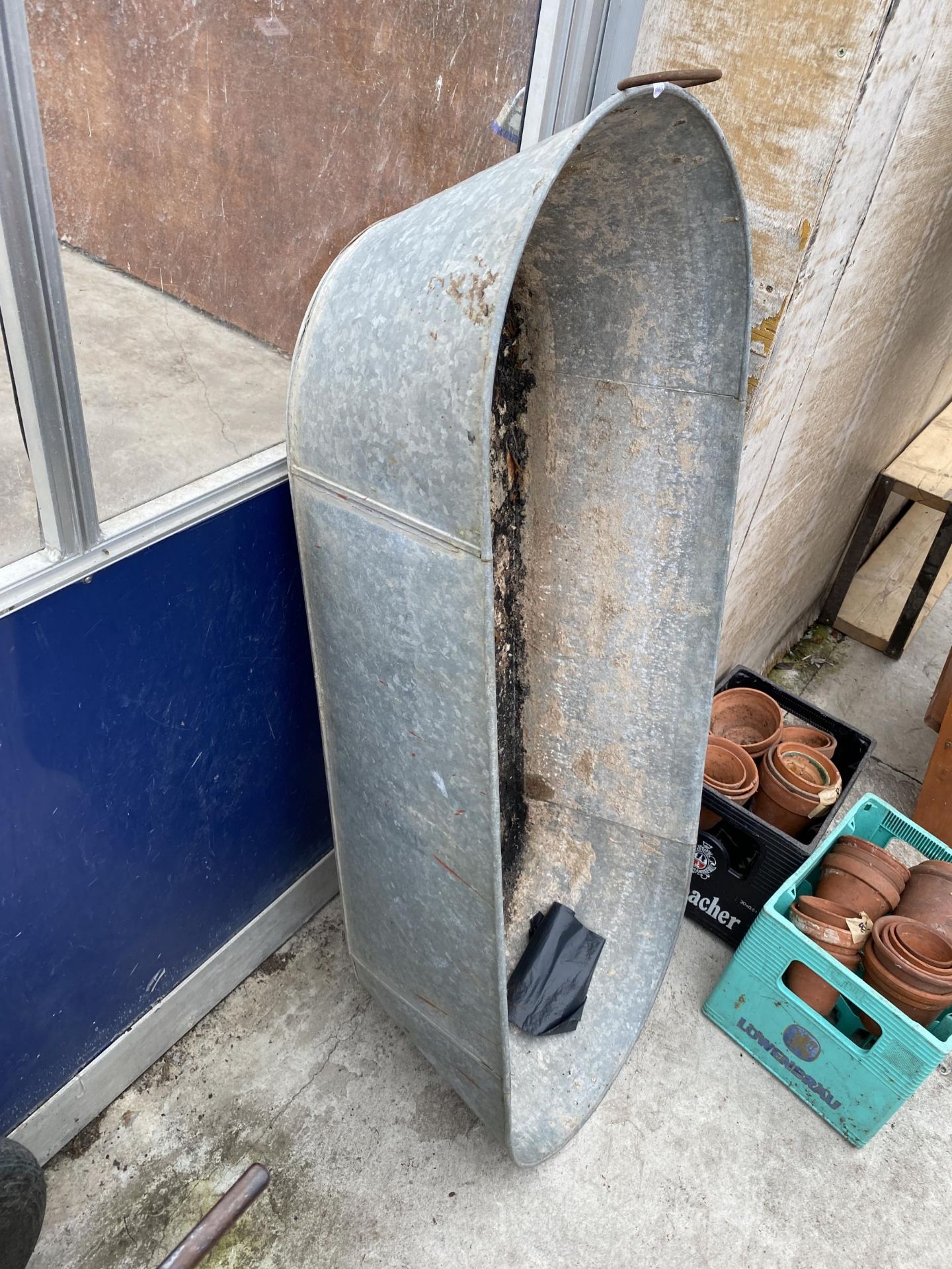 A VINTAGE GALVANISED TIN BATH