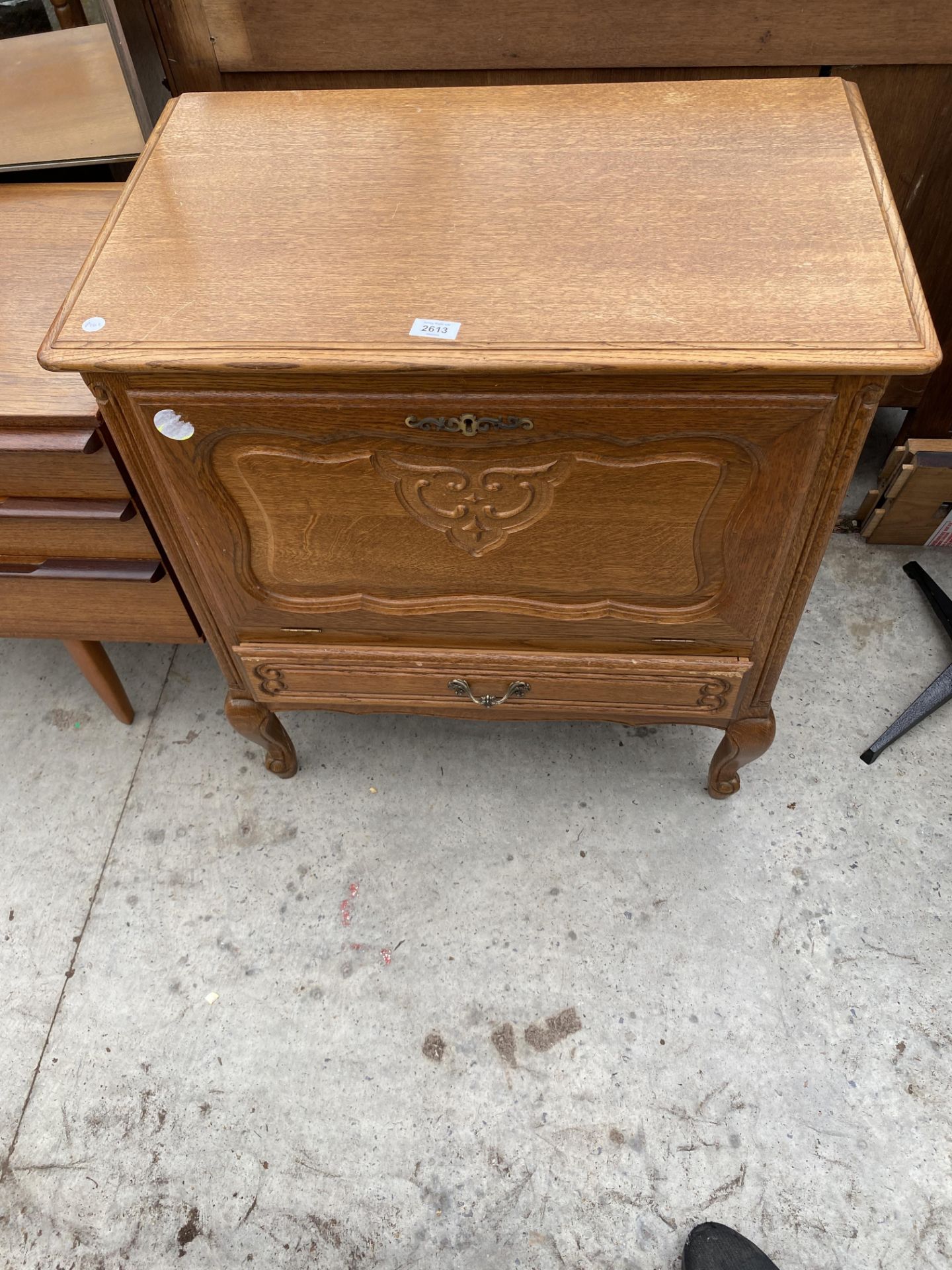 A CONTINENTAL OAK CABINET WITH DROP-DOWN FRONT AND SINGLE DRAWER, 29" WIDE