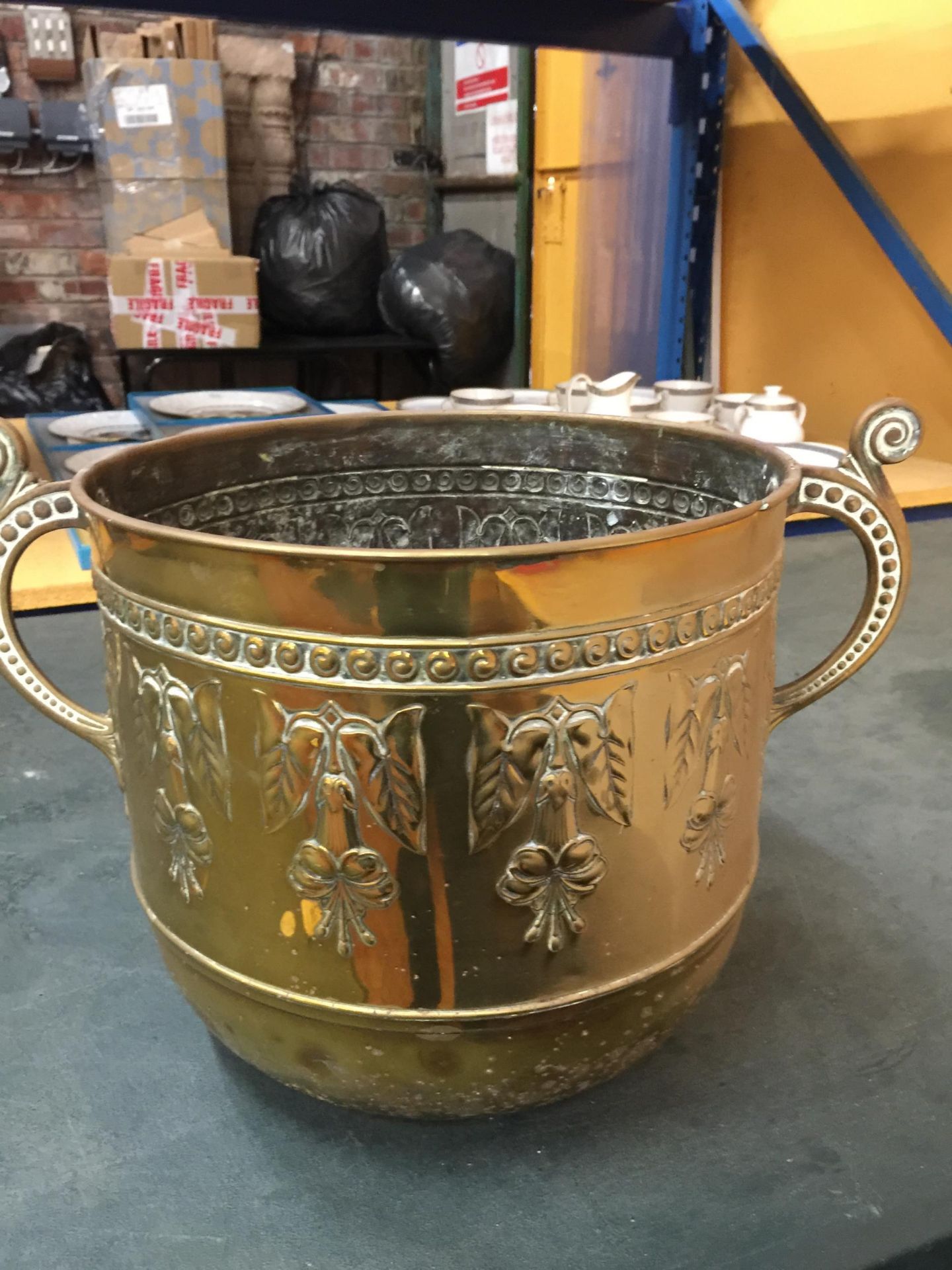 AN ART NOUVEAU DESIGN BRASS TWIN HANDLED PLANTER