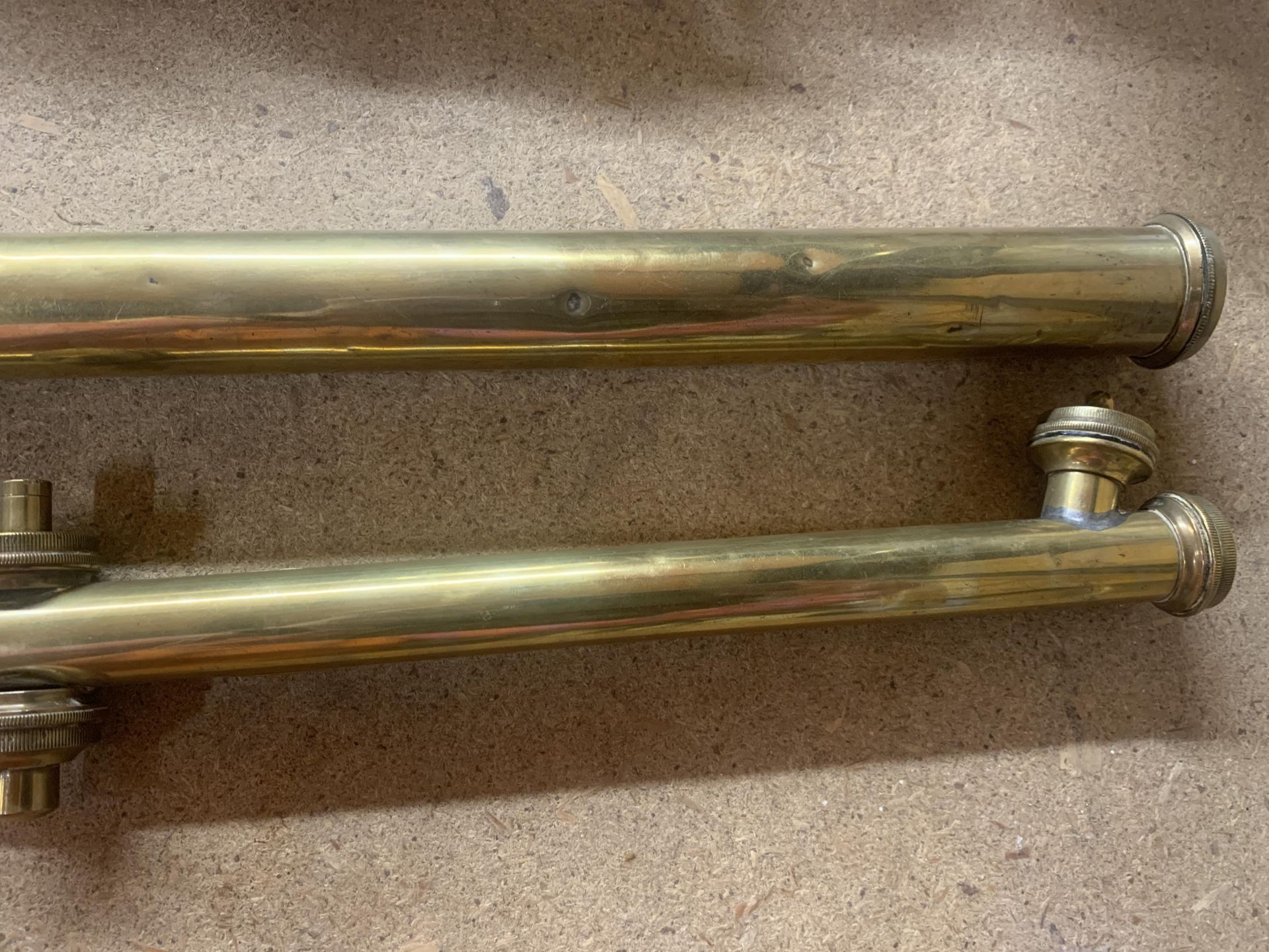 A PAIR OF VINTAGE BRASS HORTICULTURAL SPRAYERS - Image 3 of 4