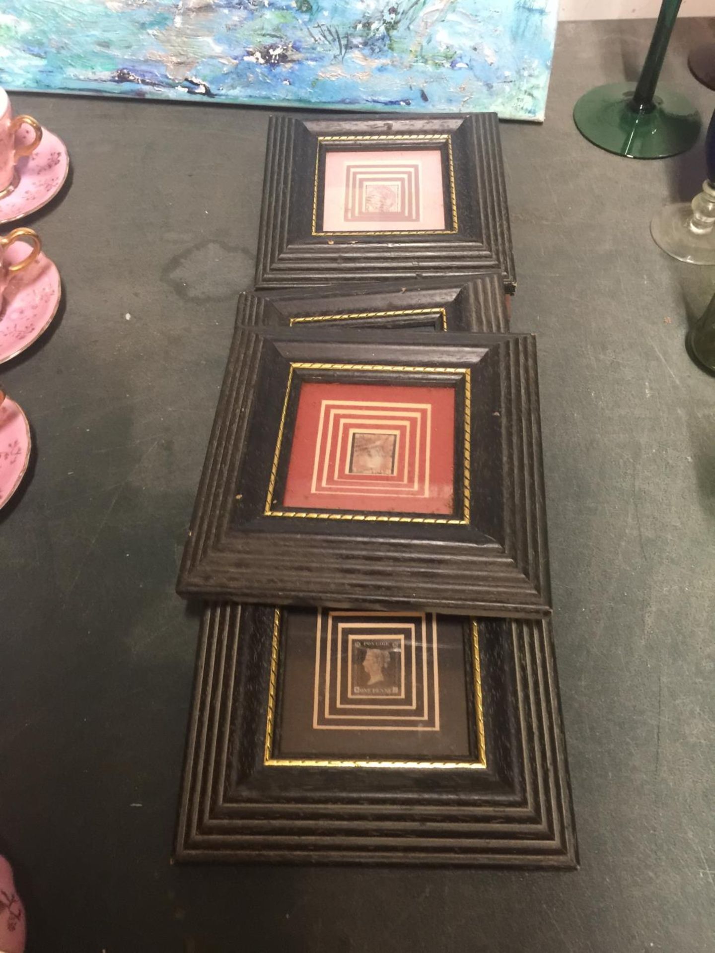 FOUR VINTAGE STAMPS IN FRAMES TO INCLUDE A PENNY BLACK, PENNY RED, TWO PENNY BLUE AND A PENNY PURPLE