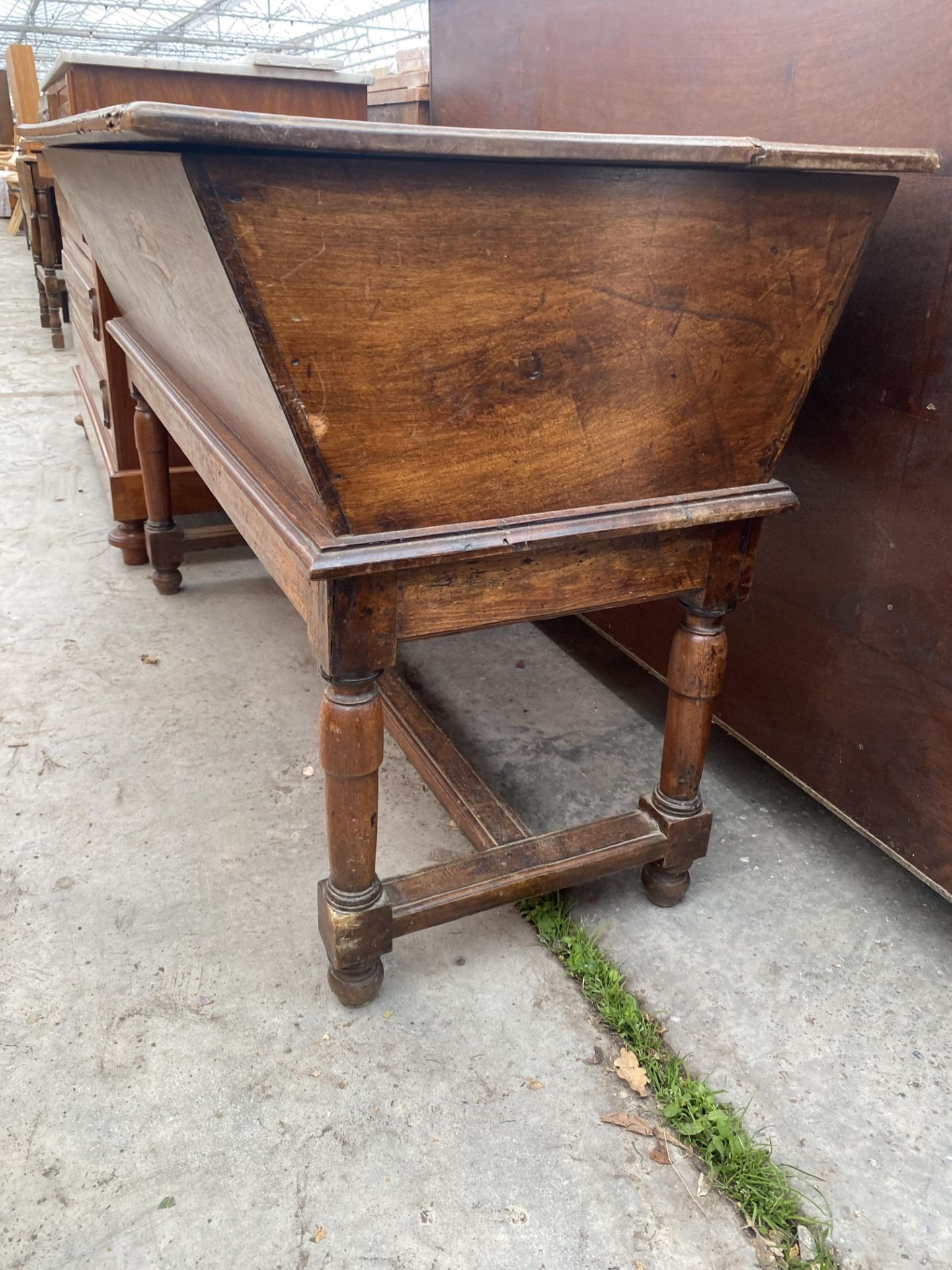 A CONTINENTAL VICTORIAN DOUGH BIN ON OPEN BASE WITH TURNED LEGS, 44X24" - Bild 3 aus 6