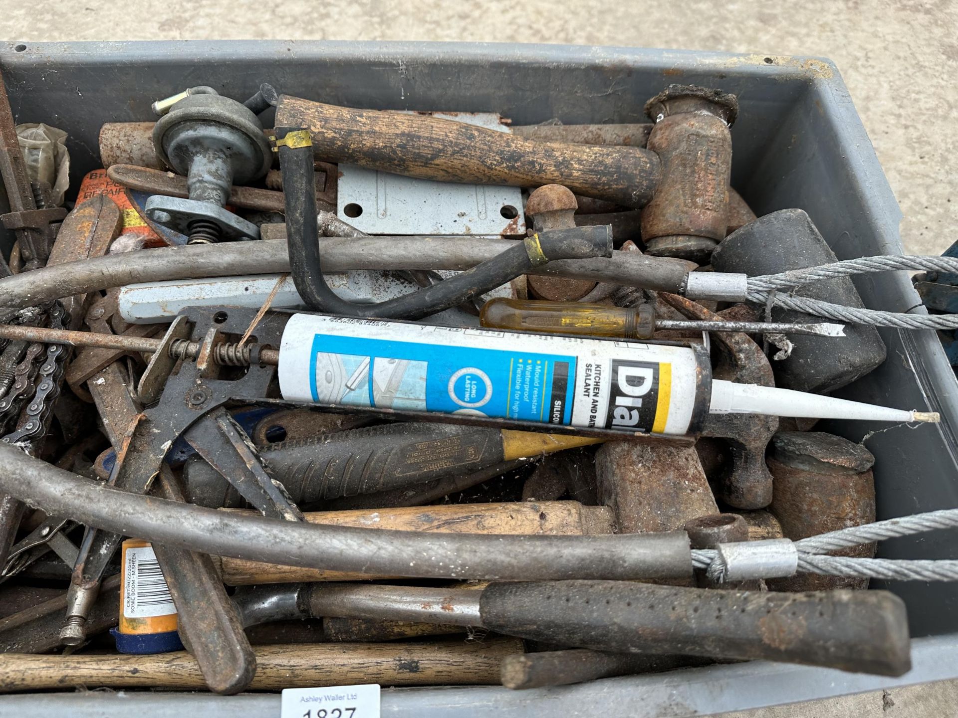 AN ASSORTMENT OF TOOLS TO INCLUDE A SLEDGE HAMMER, STILSENS AND VARIOUS HAMMERS ETC - Image 2 of 2